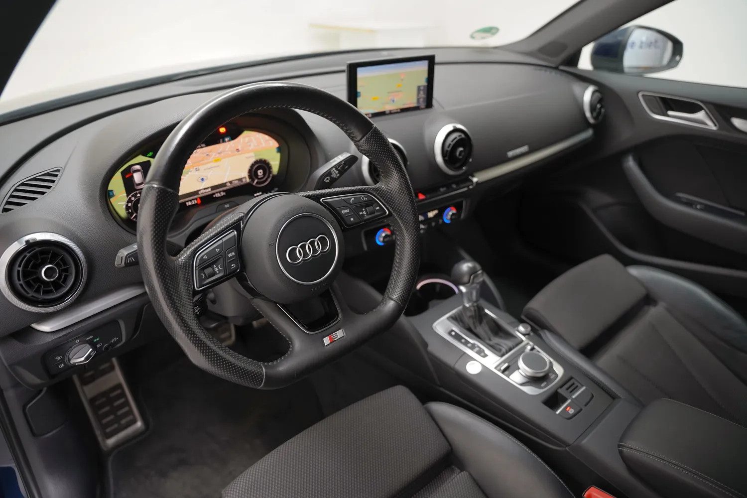 Audi A3 Sportback 1.4 e-tron S- line[ Virtual Navi Clima ]