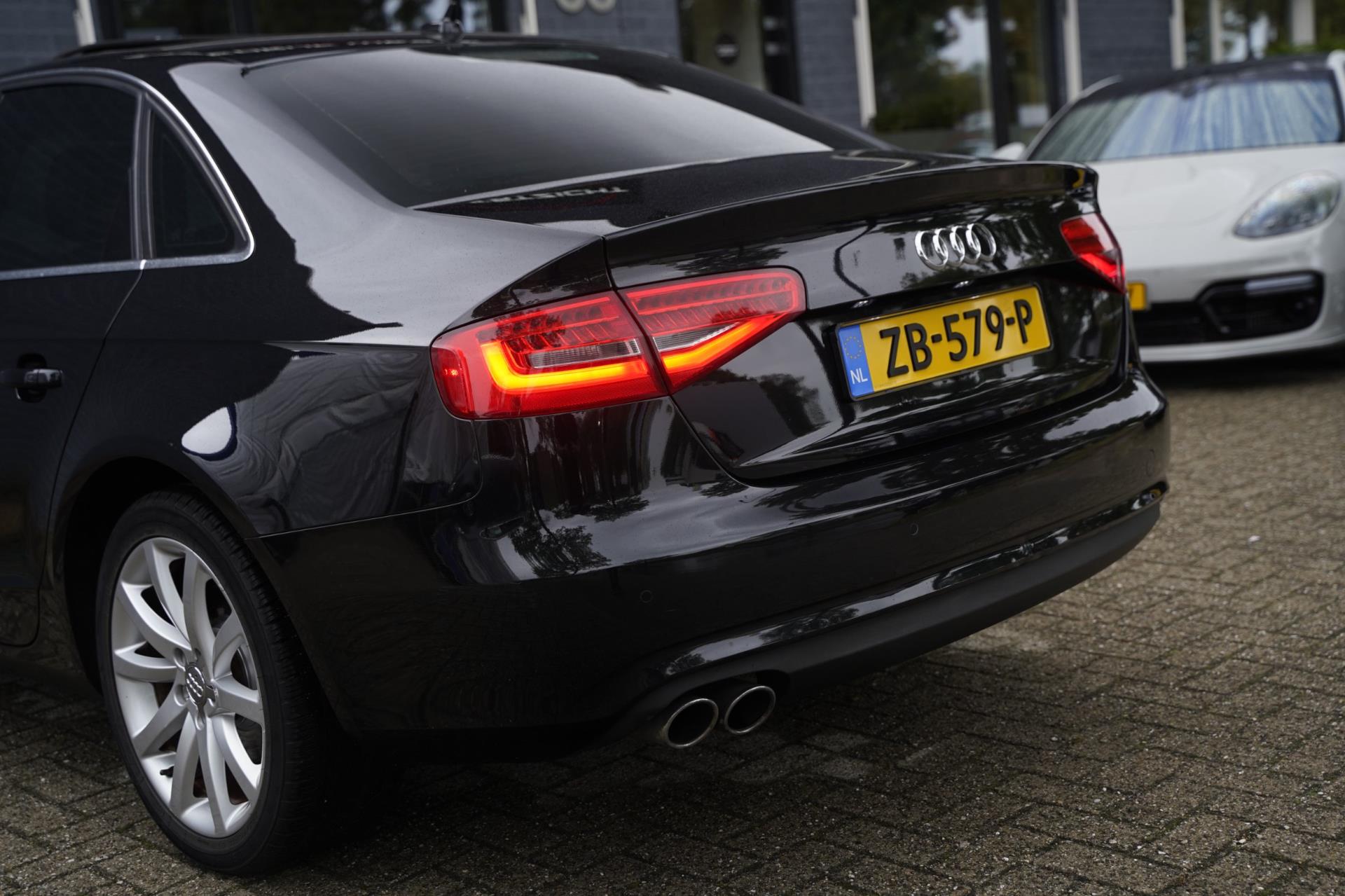 Audi A4 Limousine 2.0 TFSI quattro S line, 211pk, Leder, NAP