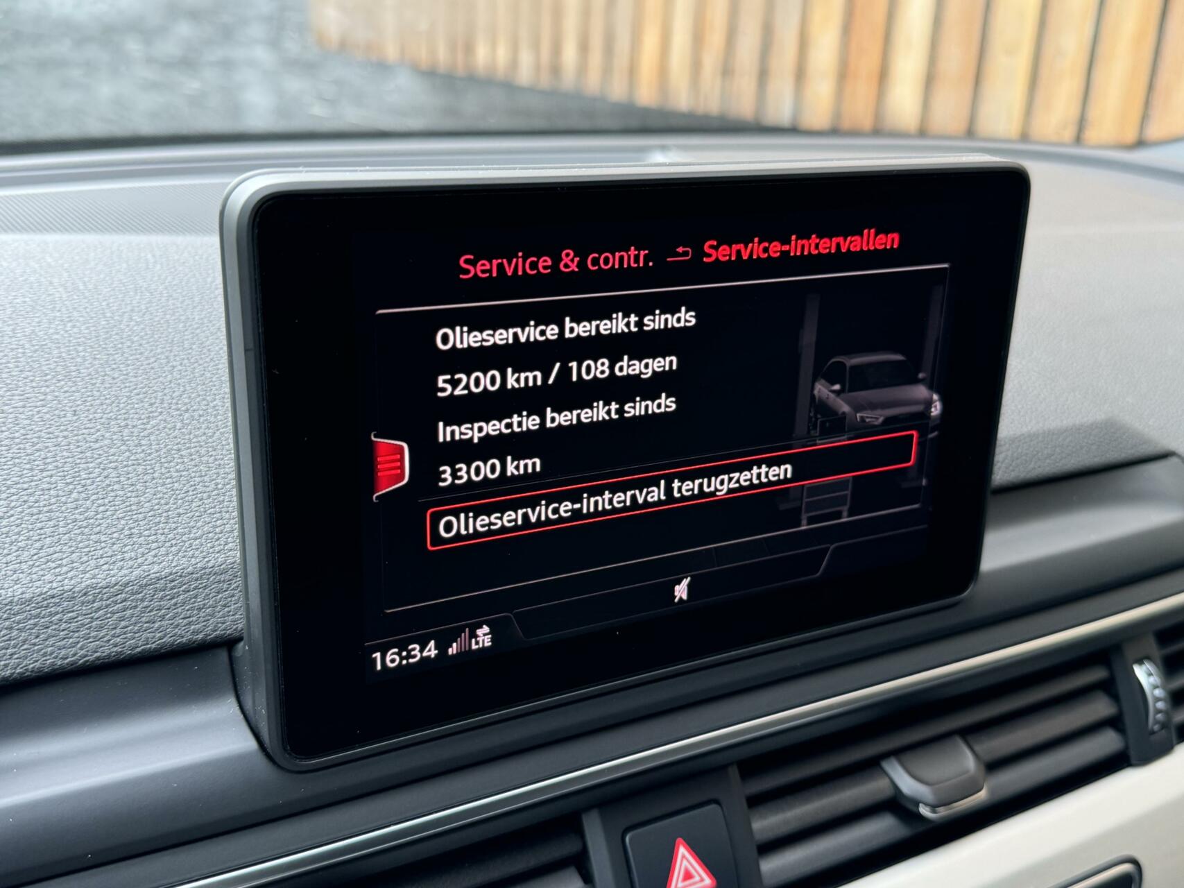 Audi A4 Avant 35 TFSI S line Automaat | Navigatie | Climate Control | Cruise Control | Parkeersensoren achter | Trekhaak | Privacy Glass