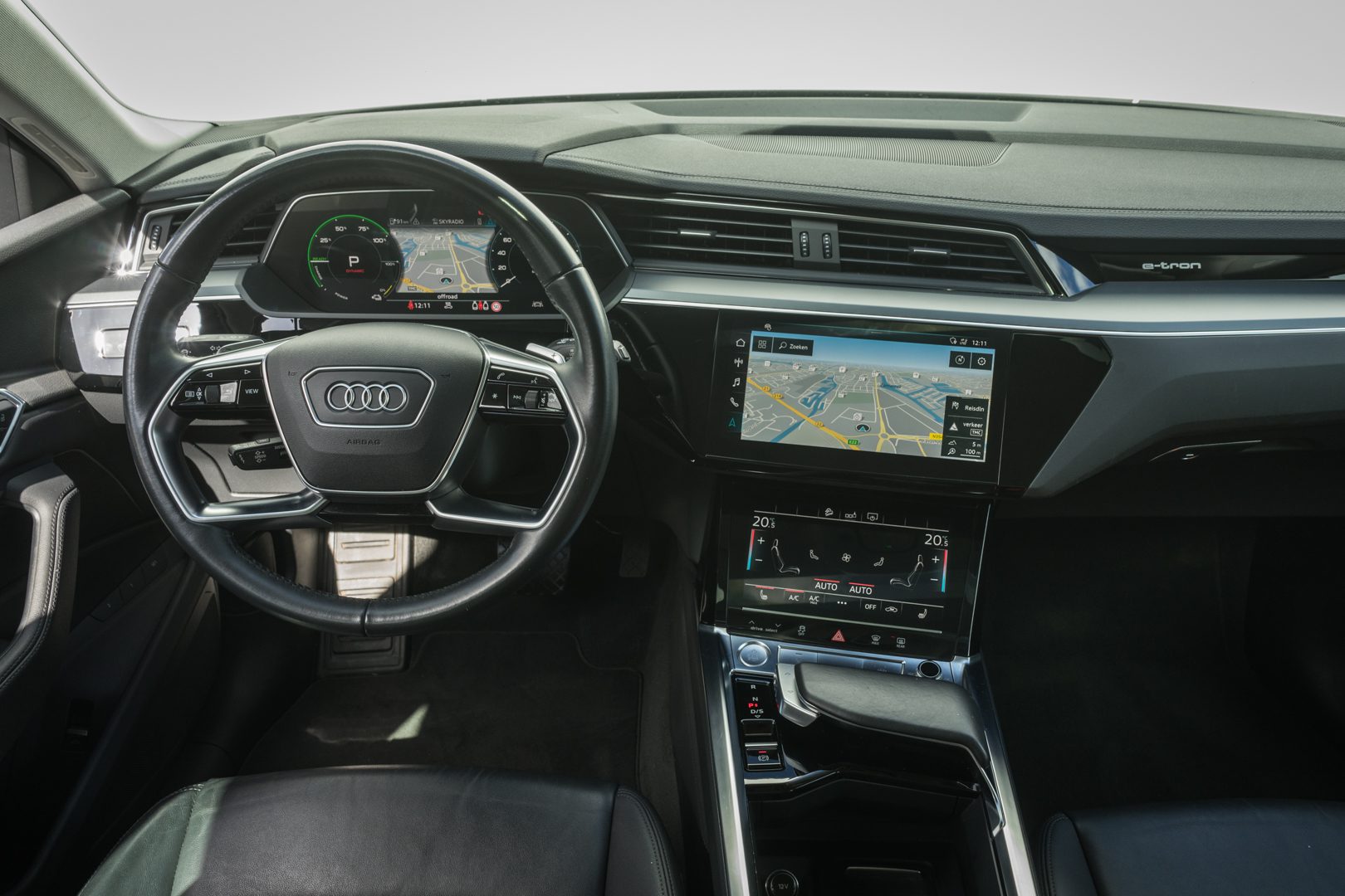 Audi e-tron e-tron 50 quattro Launch edition plus 71 kWh Panoramadak/ Leer/ Pdc/ Stoelverwarming/ Luchtvering/ Carplay/ Adapt. cruise