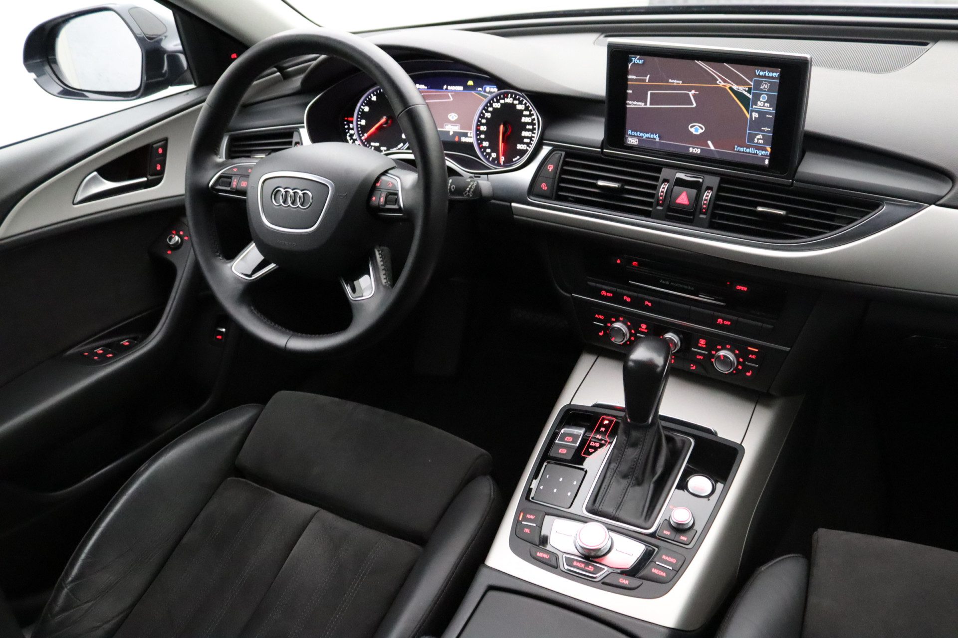 Audi A6 Avant 1.8 TFSI ultra Premium Edition | Bi-xenon koplampen | Cruise control | Stoelverwarming | Parkeersensoren