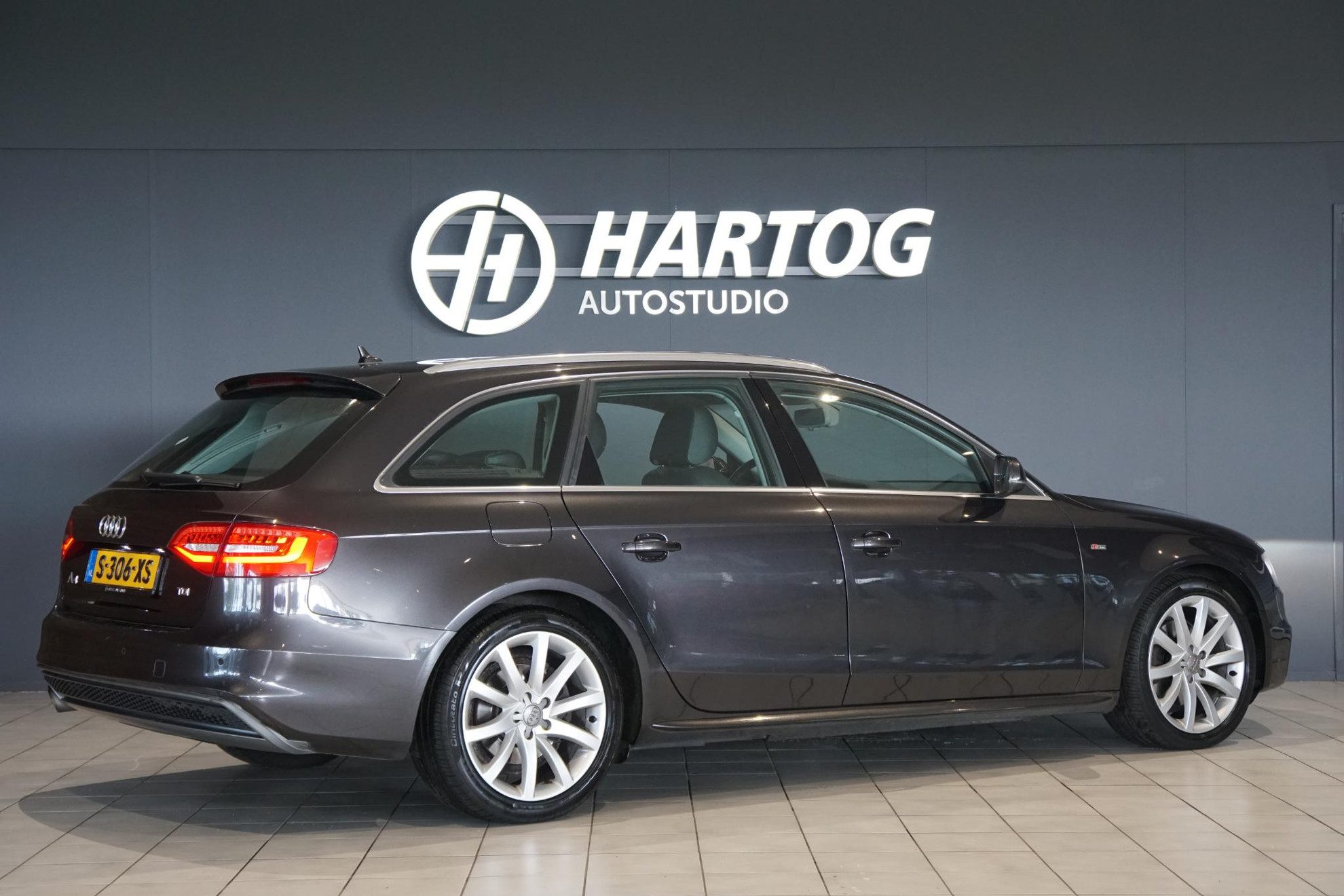 Audi A4 Avant 2.0 TDI Pro Line *INCL. BTW* + LEDER / TREKHAAK /STOELVERWARMING