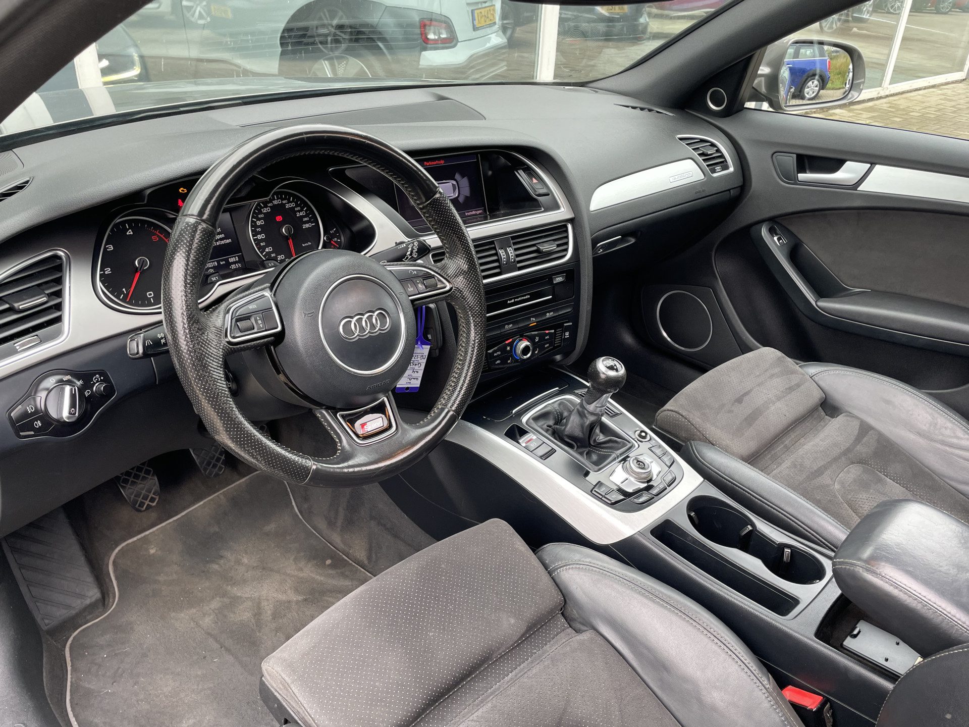 Audi A4 Avant 2.0 TDI quattro Sport Edition Schuif-kanteldak / Bang & Olufsen / Stoelverwarming / S-Line