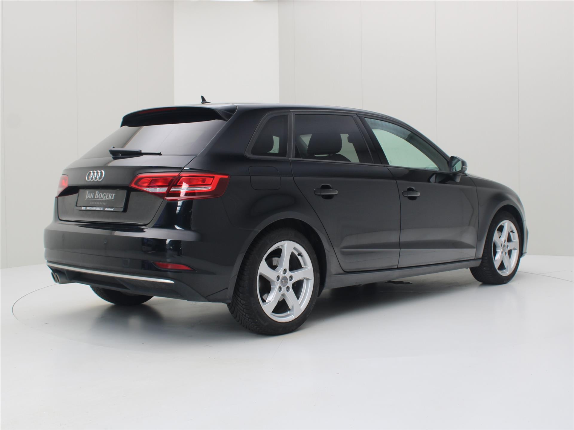 Audi A3 Sportback 1.5 TFSI 150pk 6-Bak Ultra Sport Edition [ XENON+LEDER+NAVI+CLIMATE+STOELVERWARMING ]