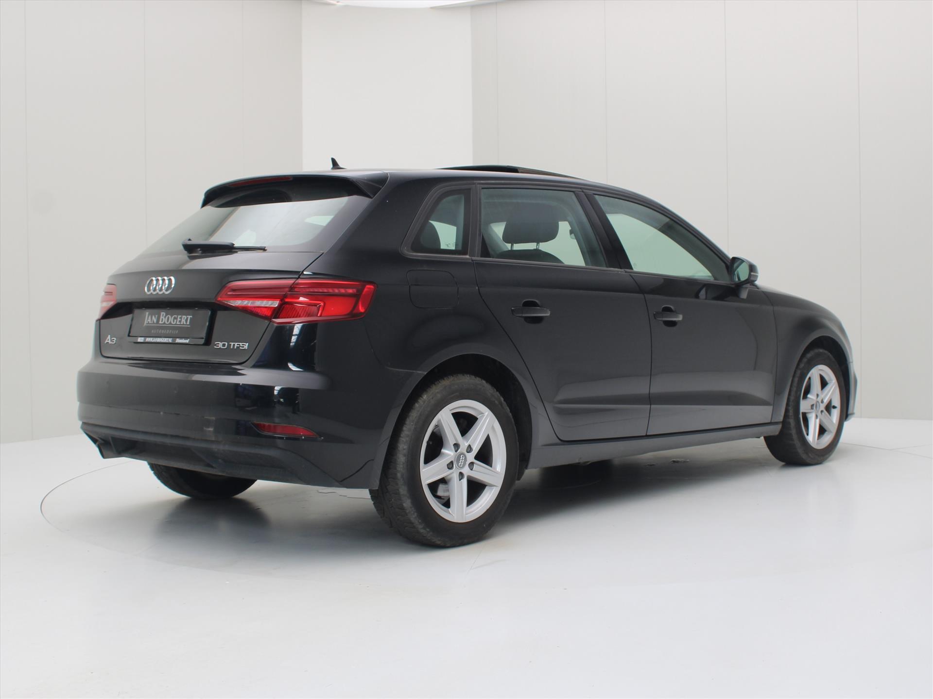 Audi A3 Sportback 1.0 TFSI 116pk 6-Bak Business Plus [ PANO+LED+LEDER+NAVI+CRUISE+CLIMATE+PDC ]