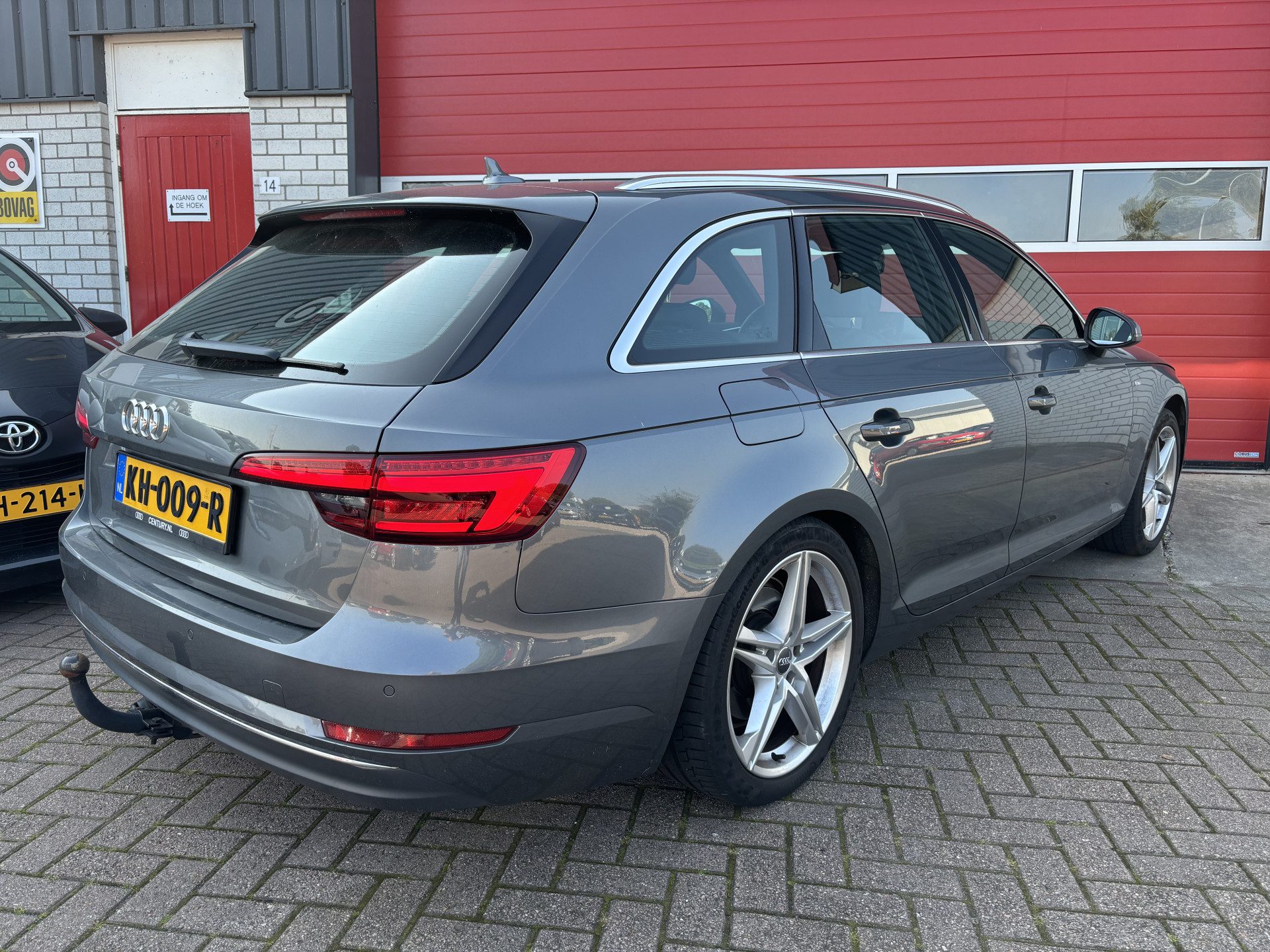 Audi A4 Avant 1.4 TFSI Lease Edition AUTOMAAT / TREKHAAK / S-LINE INTERIEUR / CARPLAY / FULL LED / NAVI / CLIMA / PDC / NL-AUTO