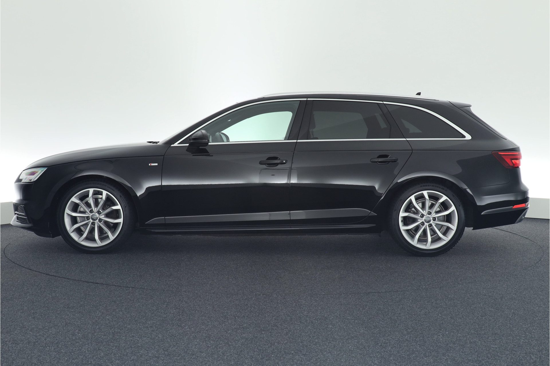 Audi A4 Avant 1.4 TFSI 150pk S-Tronic 2x S-Line Led Navigatie Parkeersensoren