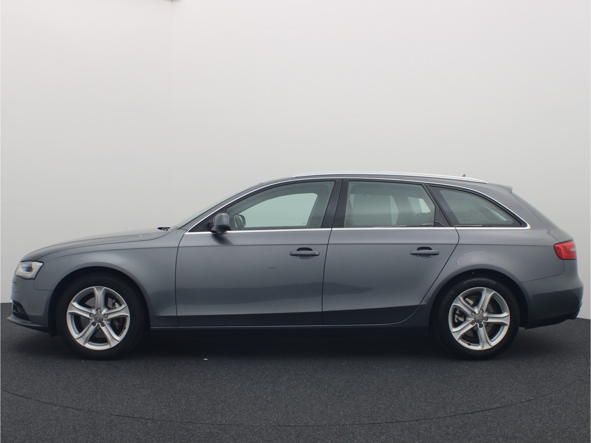 Audi A4 Avant 1.8 TFSI Business Edition BANG & OLUFSEN /  XENON + LED / TREKHAAK / NAVI / CLIMA / CRUISE / GOED OH