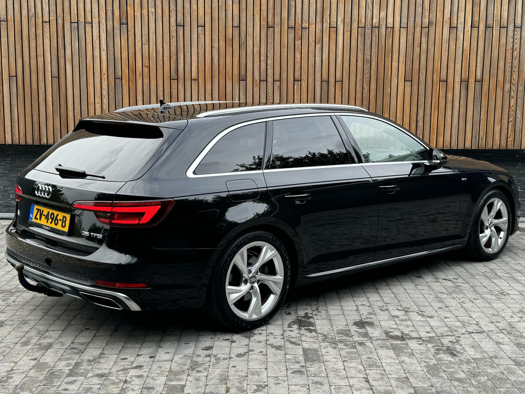 Audi A4 Avant 35 TFSI S line Automaat | Navigatie | Climate Control | Cruise Control | Parkeersensoren achter | Trekhaak | Privacy Glass