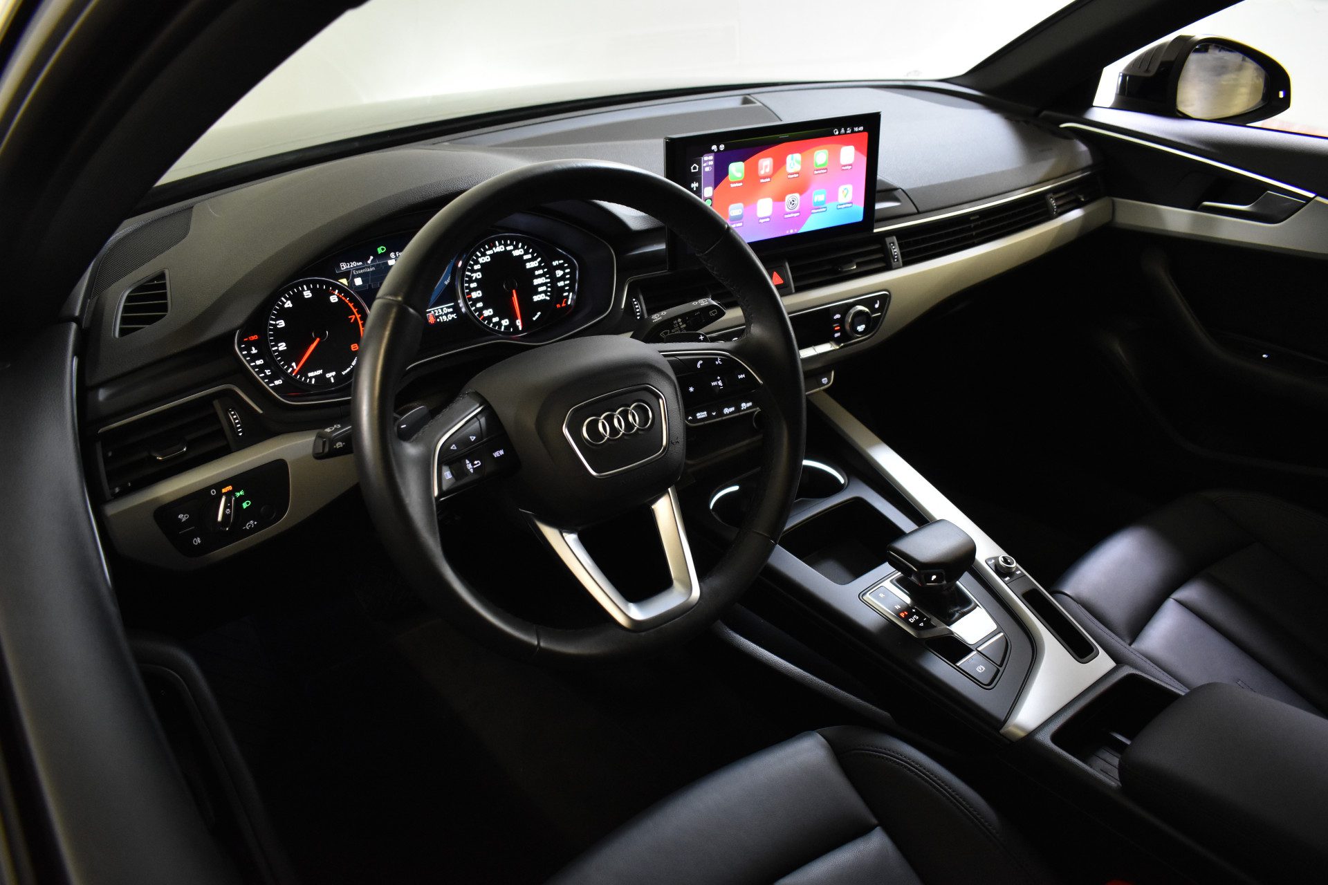 Audi A4 Avant 40 TFSI 190PK S-TRONIC BUSINESS SPORT LEDER/NAVI/LED