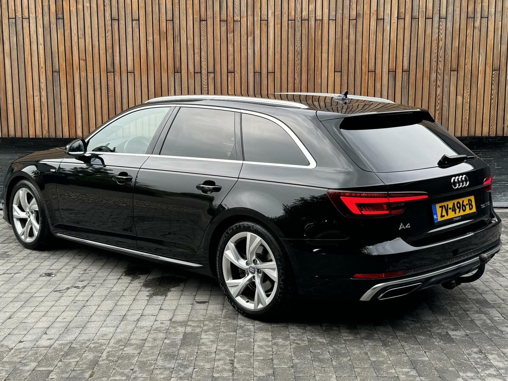 Audi A4 Avant 35 TFSI S line Automaat | Navigatie | Climate Control | Cruise Control | Parkeersensoren achter | Trekhaak | Privacy Glass