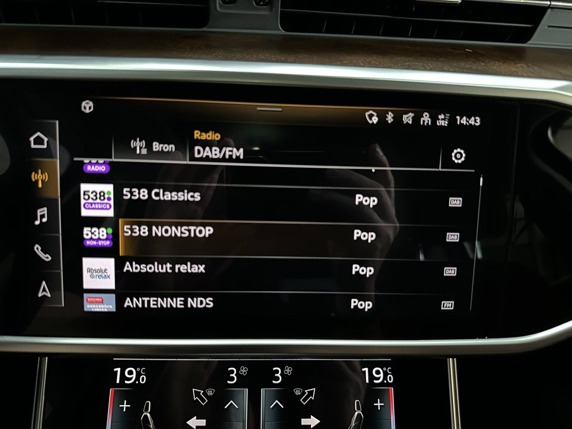 Audi A6 Avant 40 TFSI Business edition Virtual | LED | Panorama | Leer | Trekhaak | Camera | Adaptive Cruise | Apple Carplay Android Auto | Isofix | NAP |