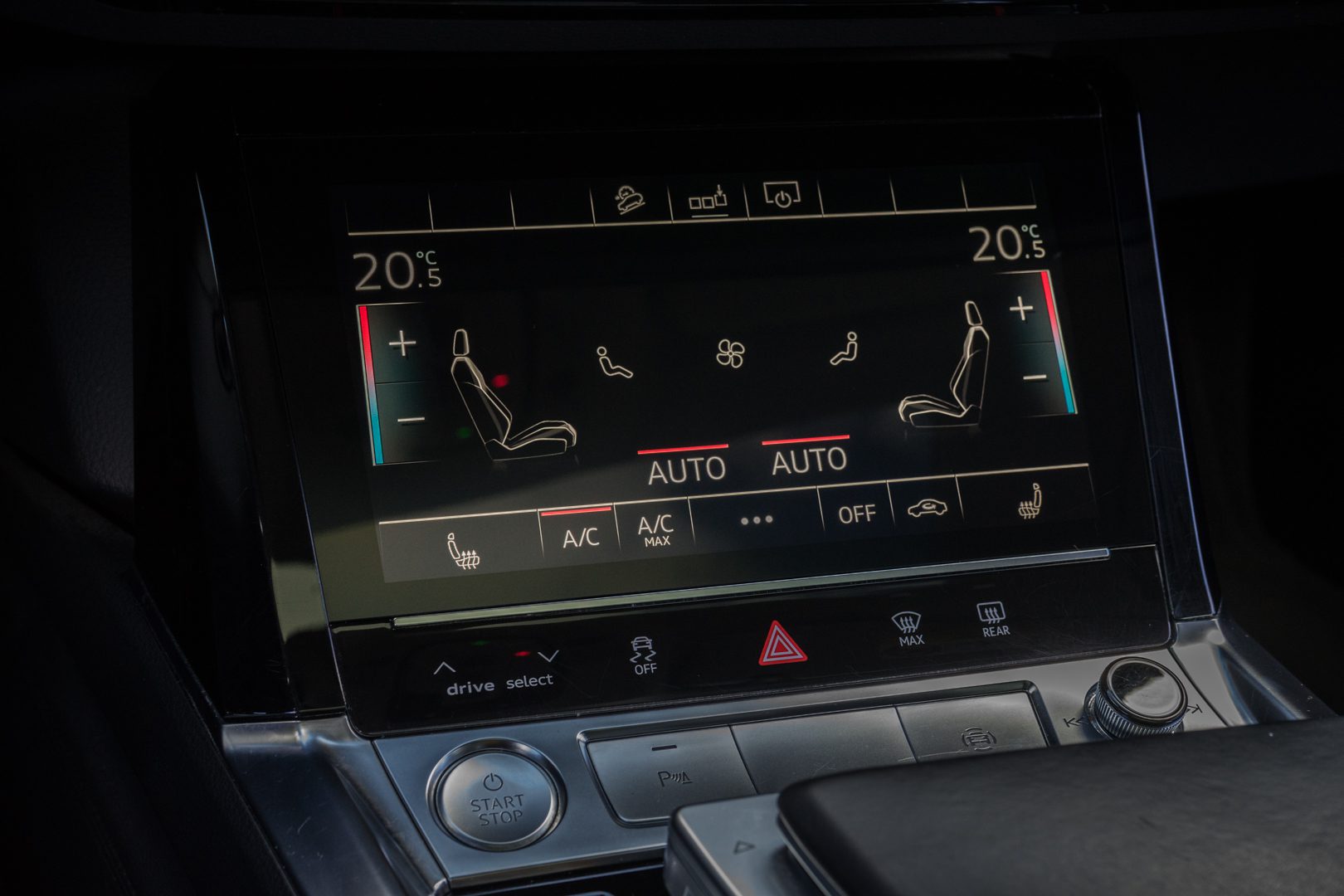 Audi e-tron e-tron 50 quattro Launch edition plus 71 kWh Panoramadak/ Leer/ Pdc/ Stoelverwarming/ Luchtvering/ Carplay/ Adapt. cruise