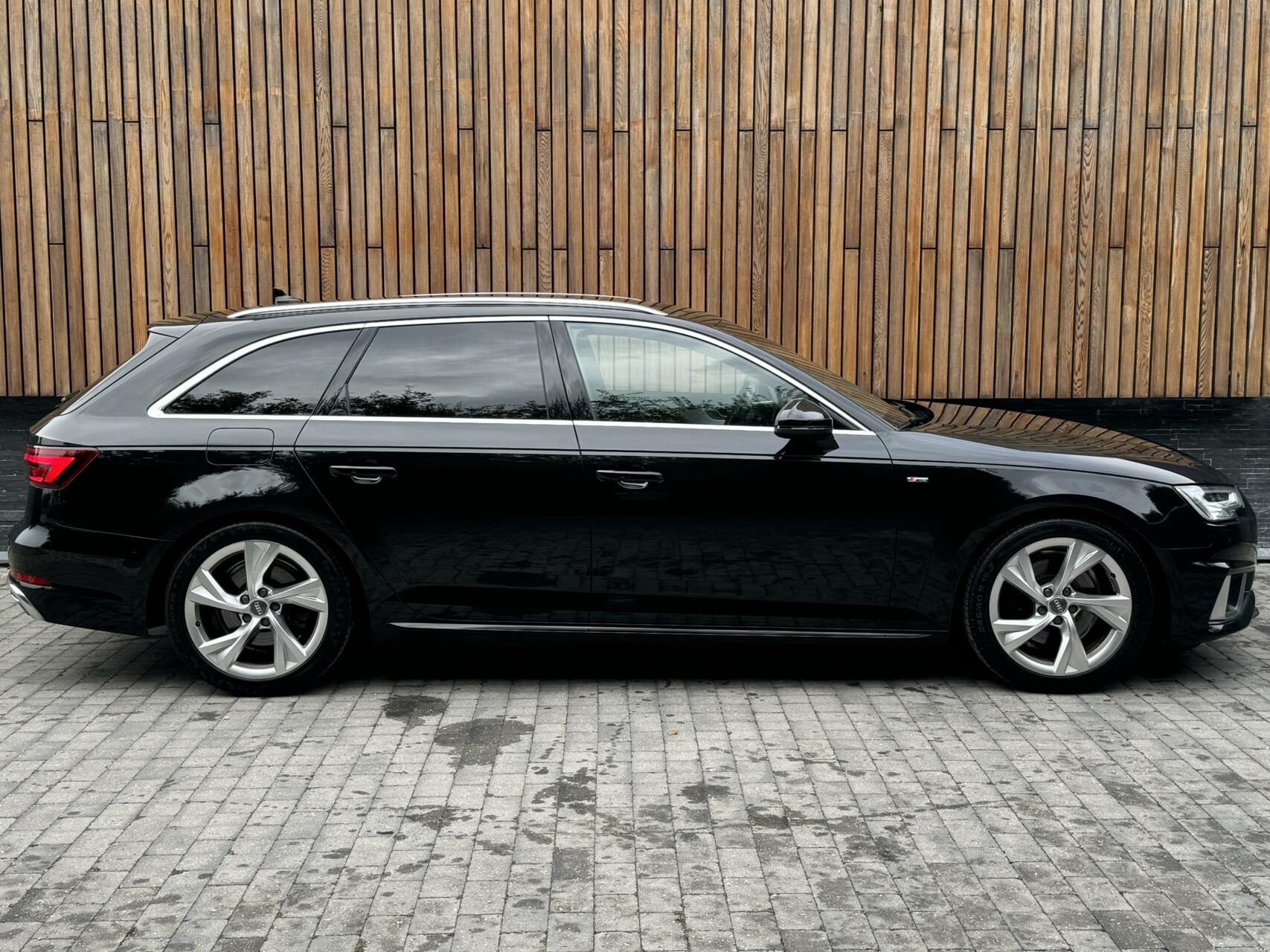 Audi A4 Avant 35 TFSI S line Automaat | Navigatie | Climate Control | Cruise Control | Parkeersensoren achter | Trekhaak | Privacy Glass