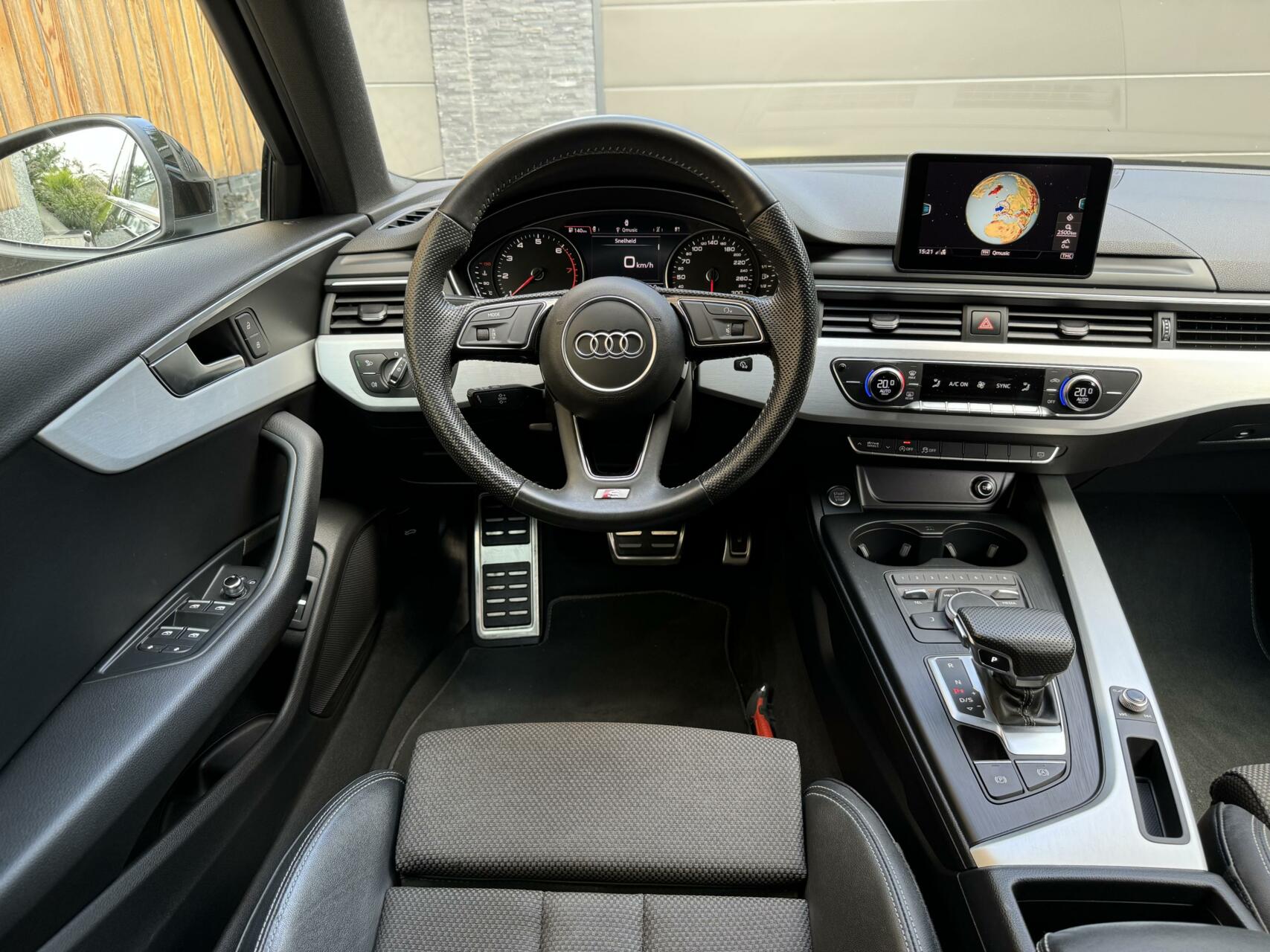 Audi A4 Avant 35 TFSI S line Automaat | Navigatie | Climate Control | Cruise Control | Parkeersensoren achter | Privacy Glass