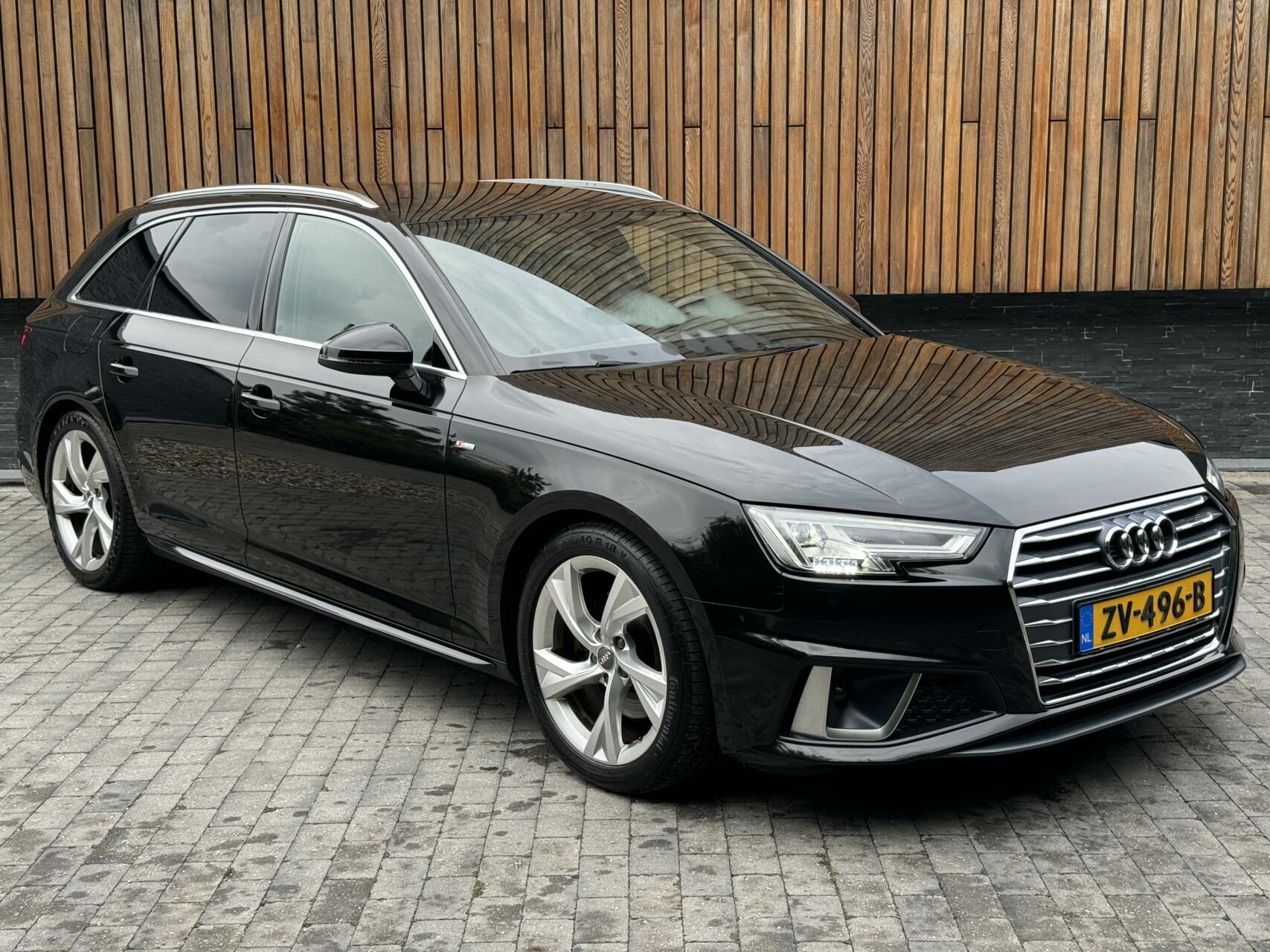 Audi A4 Avant 35 TFSI S line Automaat | Navigatie | Climate Control | Cruise Control | Parkeersensoren achter | Trekhaak | Privacy Glass