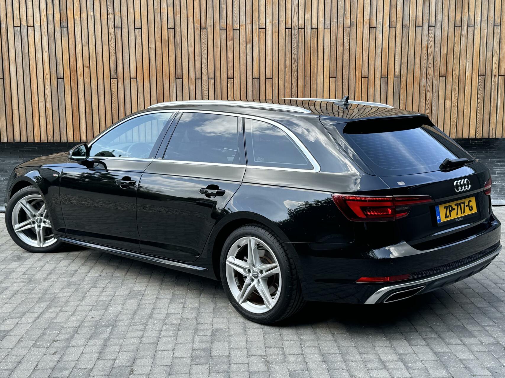 Audi A4 Avant 35 TFSI S line Automaat | Navigatie | Climate Control | Cruise Control | Parkeersensoren achter | Privacy Glass