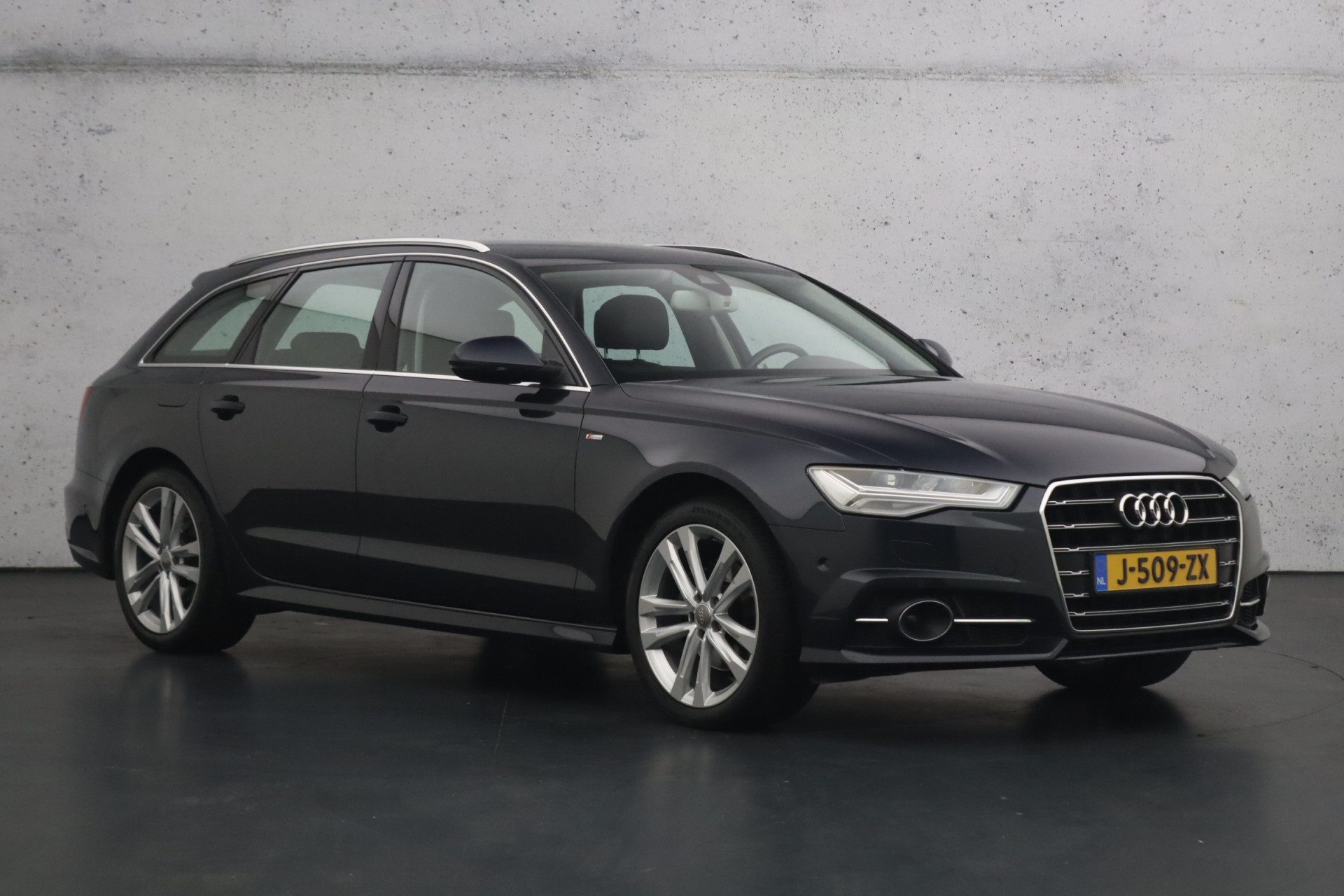 Audi A6 Avant 1.8 TFSI ultra Premium Edition | Bi-xenon koplampen | Cruise control | Stoelverwarming | Parkeersensoren