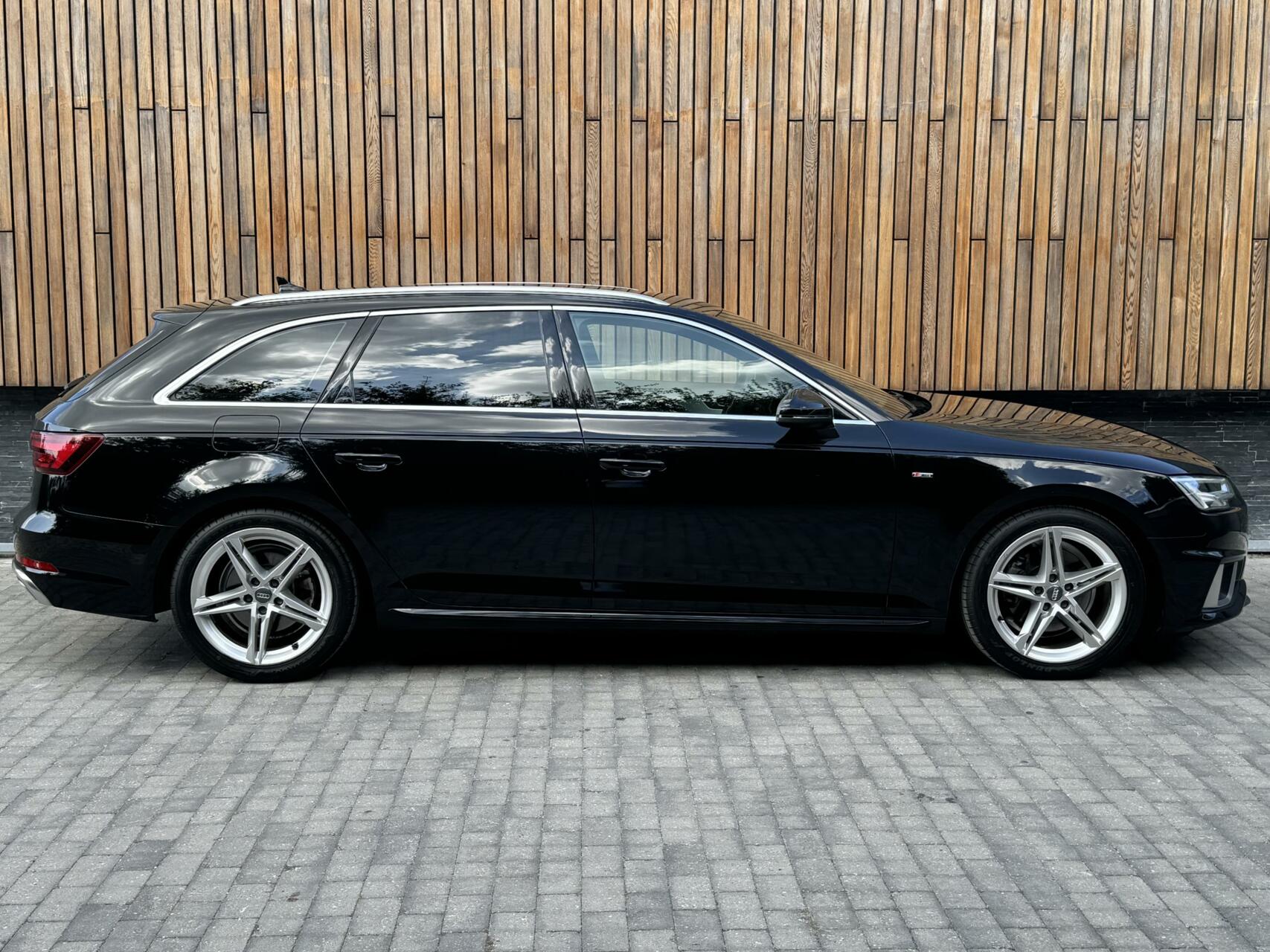 Audi A4 Avant 35 TFSI S line Automaat | Navigatie | Climate Control | Cruise Control | Parkeersensoren achter | Privacy Glass