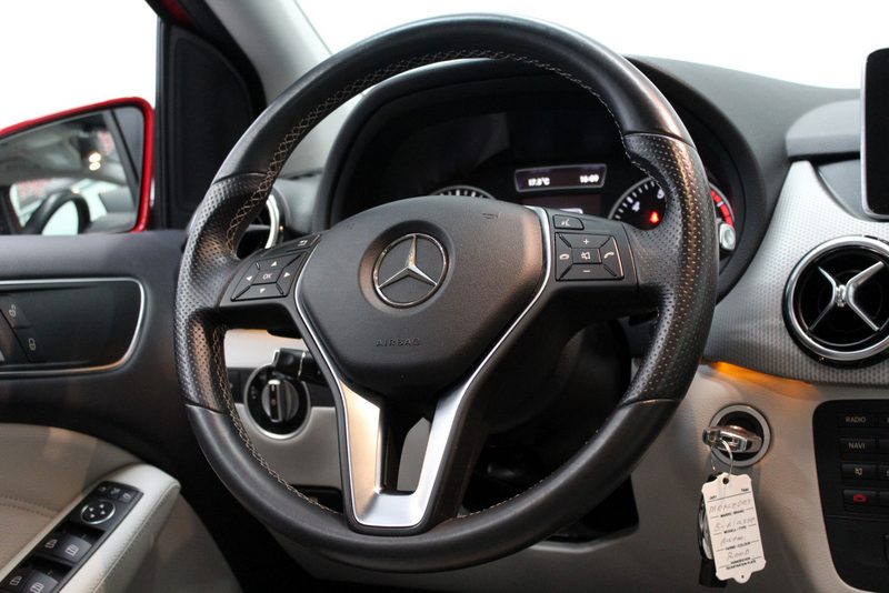 Mercedes-Benz B-Klasse 180 Ambition 123PK, AUTOMAAT | HALF LEER | PARKEERSENSOREN V+A | NAVIGATIE | STOELVERWARMING