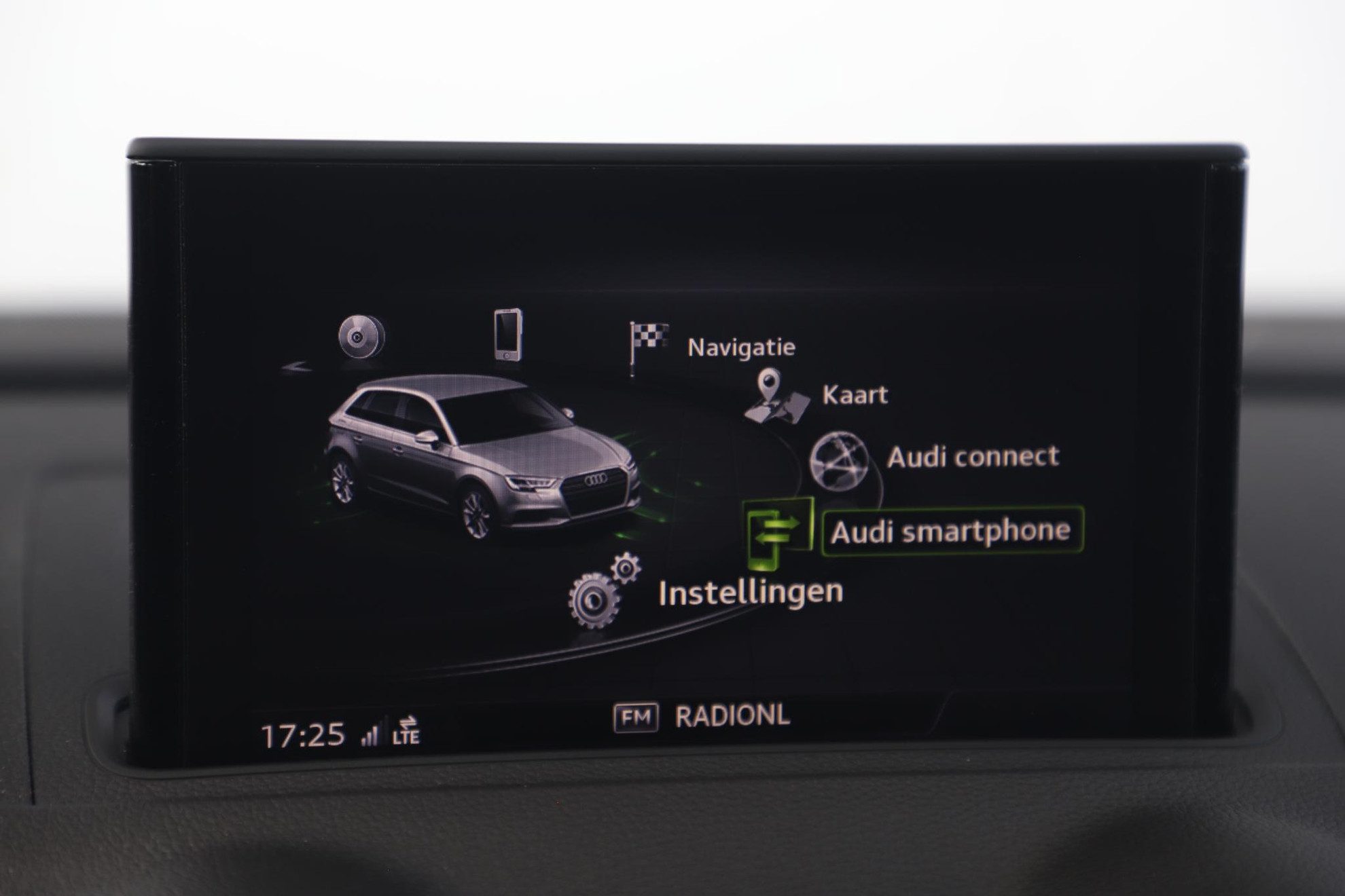 Audi A3 Sportback 30 TFSI S Line Sport Virtual Cockpit Half Leder Stoelverwarming Navigatie Carplay Android 18 inch S-Line LMV Full LED Clima Cruise Parkeersensor