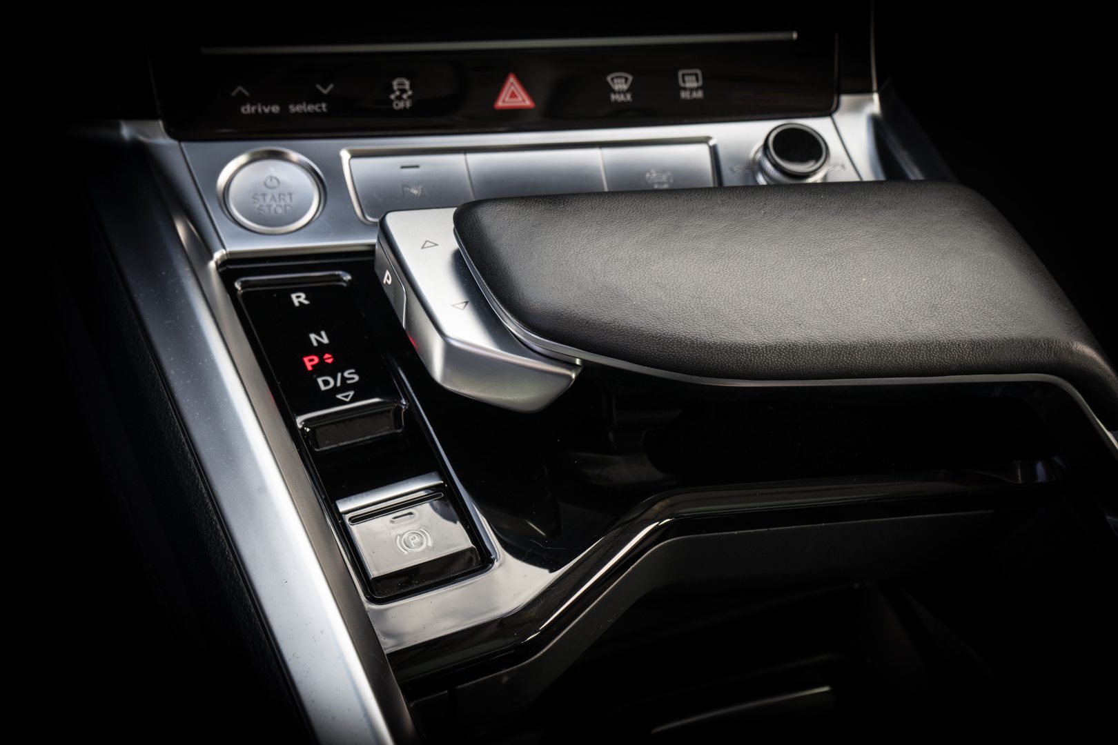 Audi e-tron e-tron 50 quattro Launch edition plus 71 kWh Panoramadak/ Leer/ Pdc/ Stoelverwarming/ Luchtvering/ Carplay/ Adapt. cruise