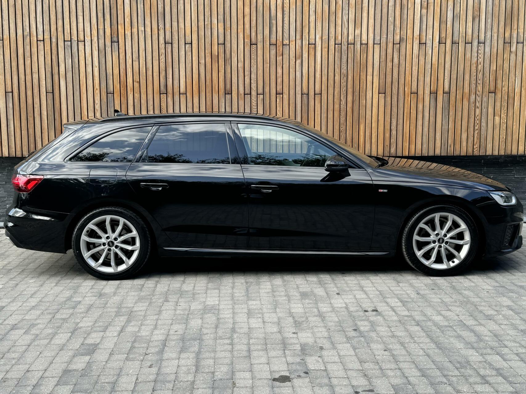 Audi A4 Avant 35 TFSI S edition Automaat | Matrix Led | Zwart optiek | Climate Control | Cruise Control | Getint glas | Apple CarPlay | Parkeersensoren achter