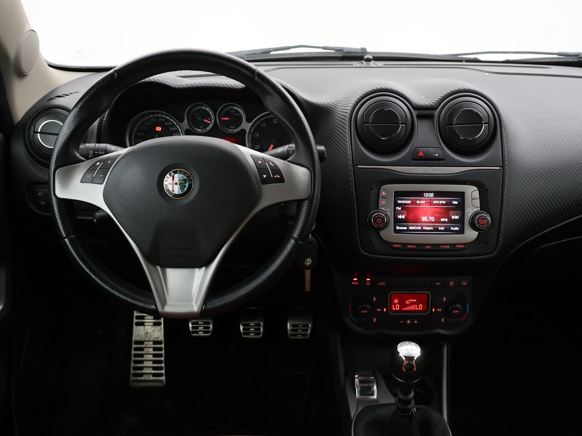 Alfa Romeo MiTo 0.9 TwinAir ESCLUSIVO + LEDER / NAVIGATIE