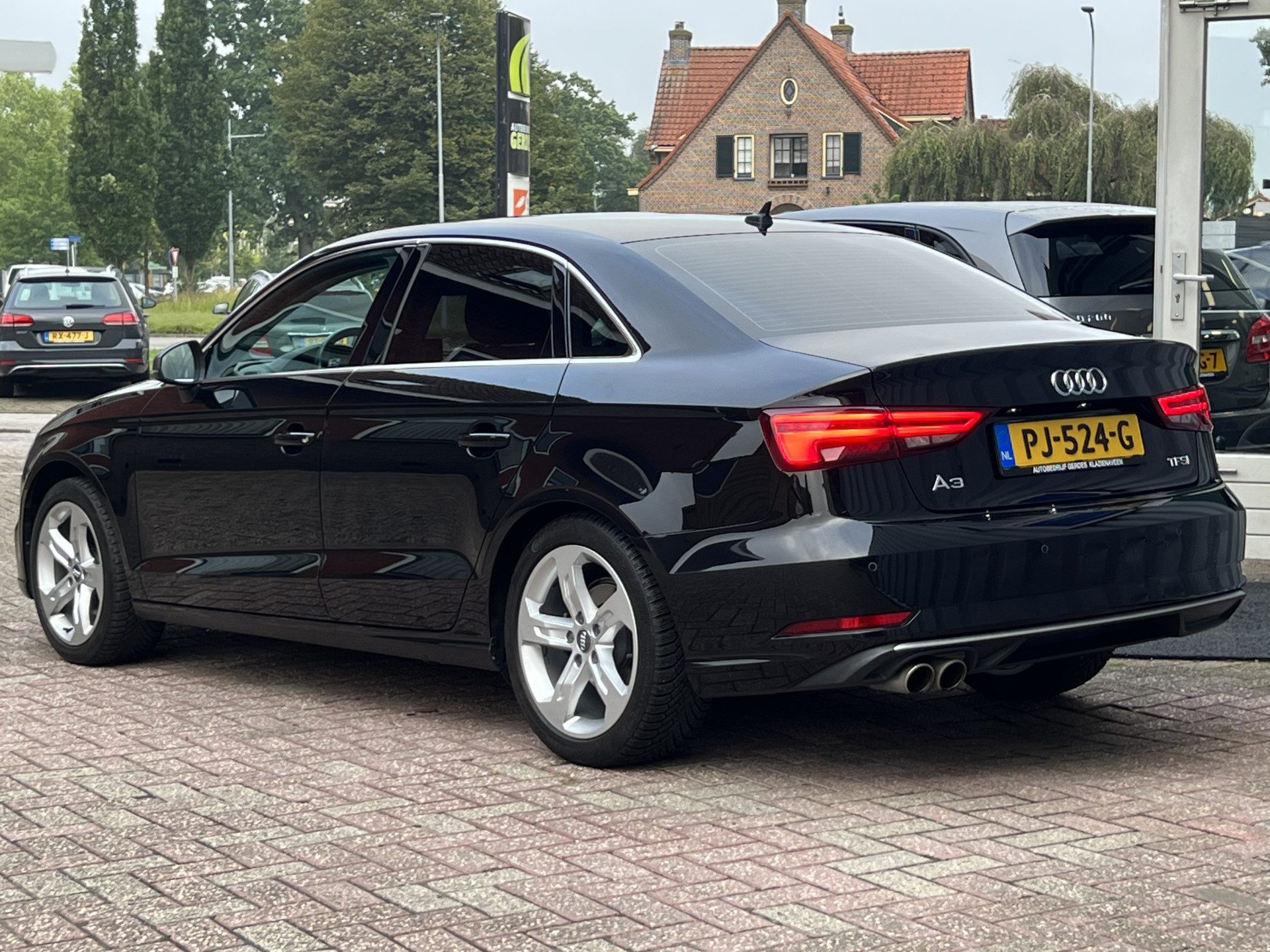 Audi A3 Limousine 1.5 TFSI Sport Edition | NAVIGATIE | ALL SEASON BANDEN | BOVAG GARANTIE |