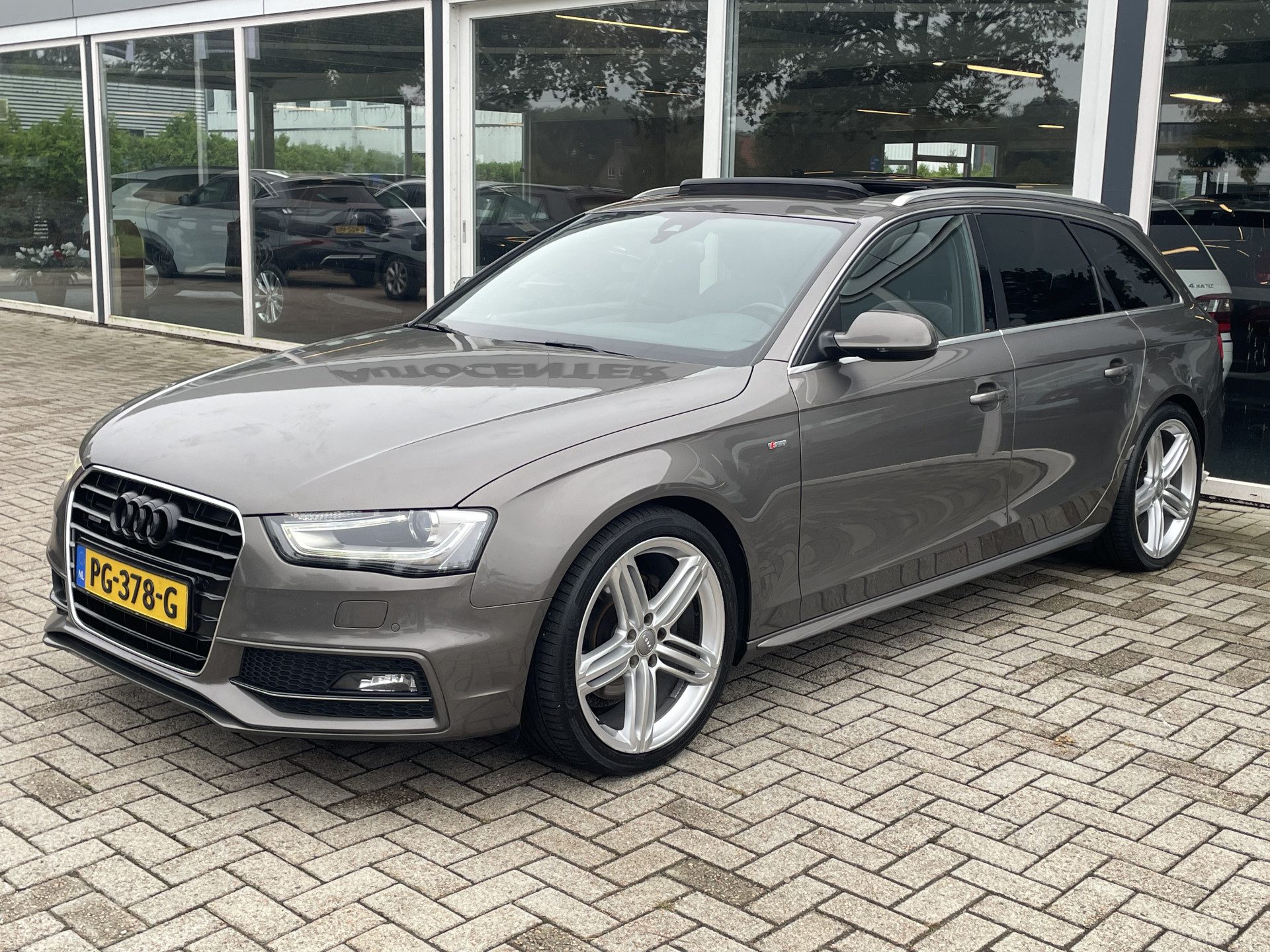 Audi A4 Avant 2.0 TDI quattro Sport Edition Schuif-kanteldak / Bang & Olufsen / Stoelverwarming / S-Line