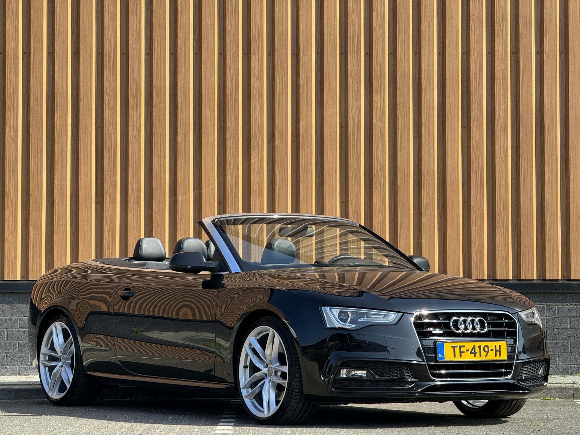 Audi A5 Cabriolet 3.0 TFSI quattro Sport Edition Open Days | 272 PK! | Afneembare Trekhaak | 20″ Lichtmetaal | Bang & Olufsen | Elektrische Stoelen | Navigatie | Bluetooth | Stoelverwarming |