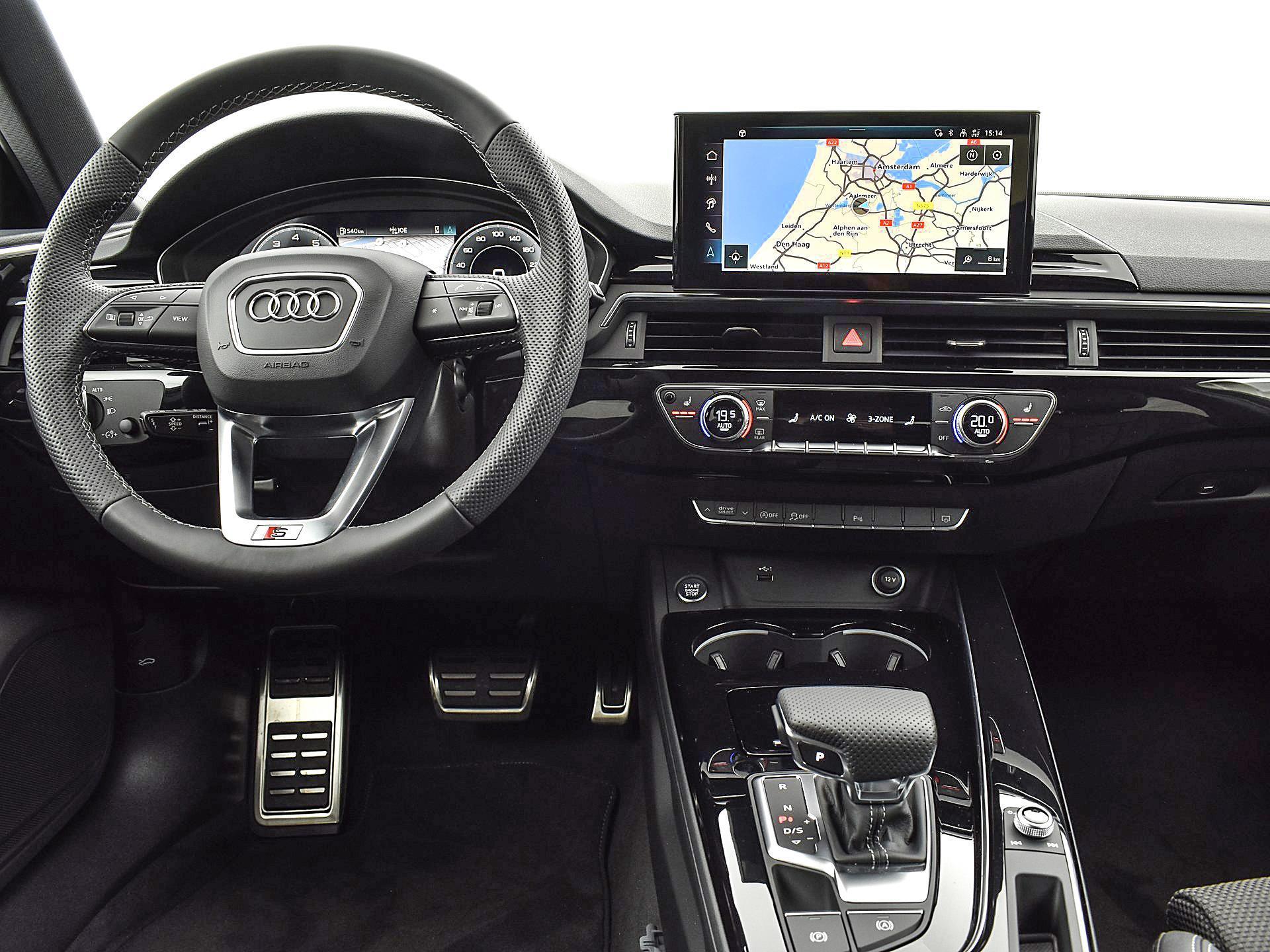 Audi A4 Avant 35 TFSI 150pk S-Tronic S edition Competition | Navigatie | Camera | Apple Car Play | 19” Velgen | PDC V+A | Clima | Stoelverwarming | Garantie t/m 22-04-2028 of 100.000km