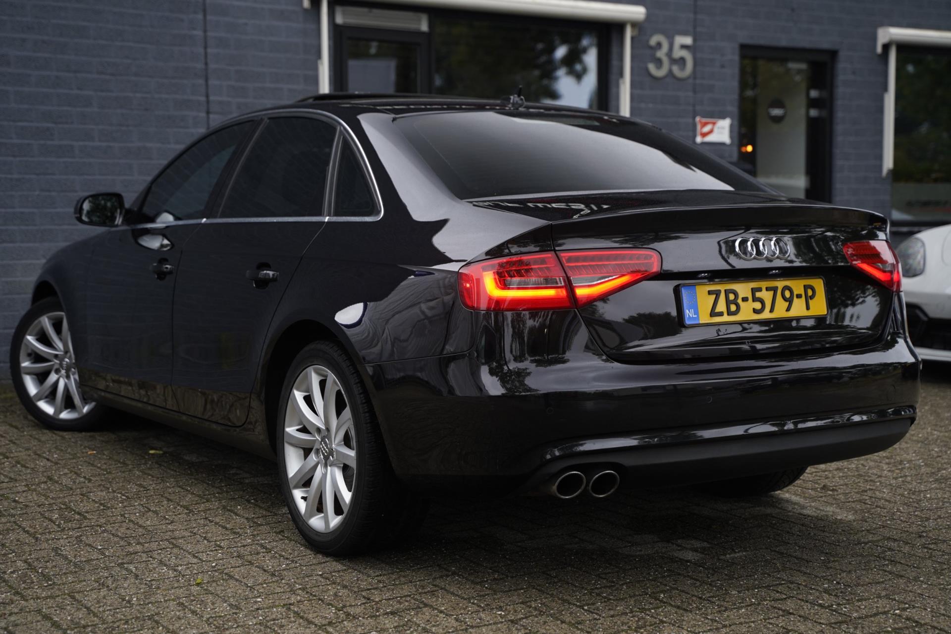 Audi A4 Limousine 2.0 TFSI quattro S line, 211pk, Leder, NAP