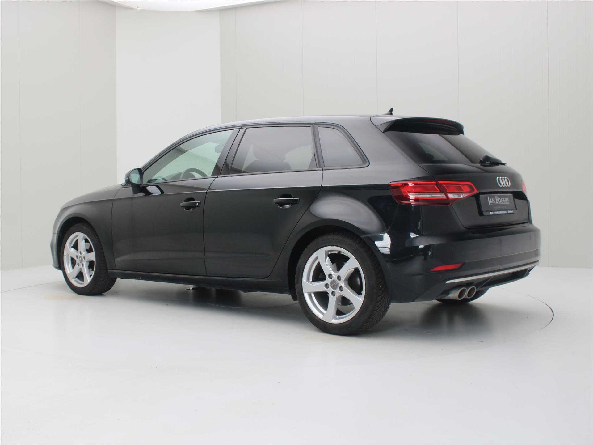 Audi A3 Sportback 1.5 TFSI 150pk 6-Bak Ultra Sport Edition [ XENON+LEDER+NAVI+CLIMATE+STOELVERWARMING ]