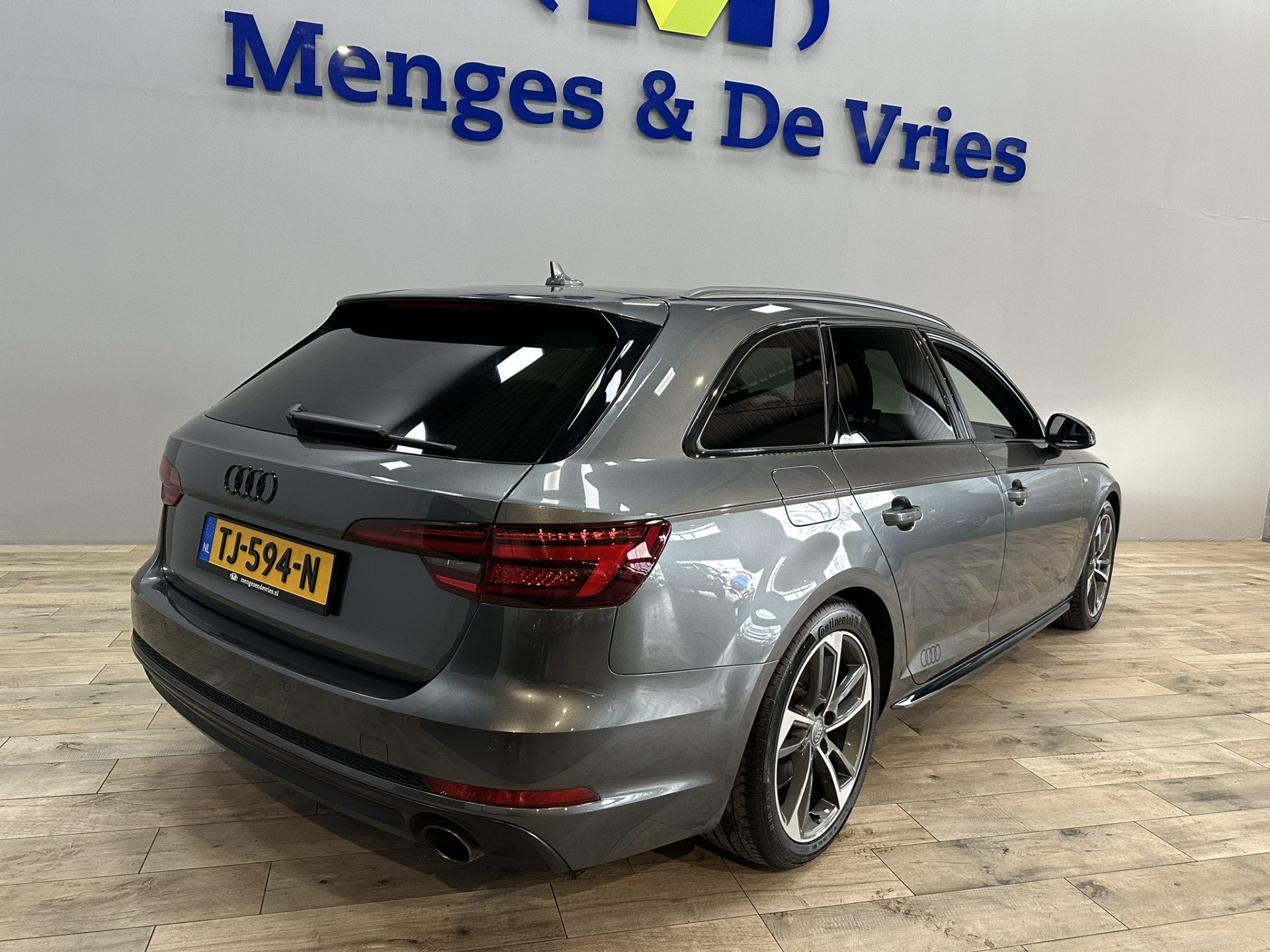 Audi A4 Avant 2.0 TFSI MHEV Sport S line black edition 3x S Line| Airco ECC | Leer | Cruise control | LED | Navigatie | Elek achterklep | 18″ velgen | Isofix |