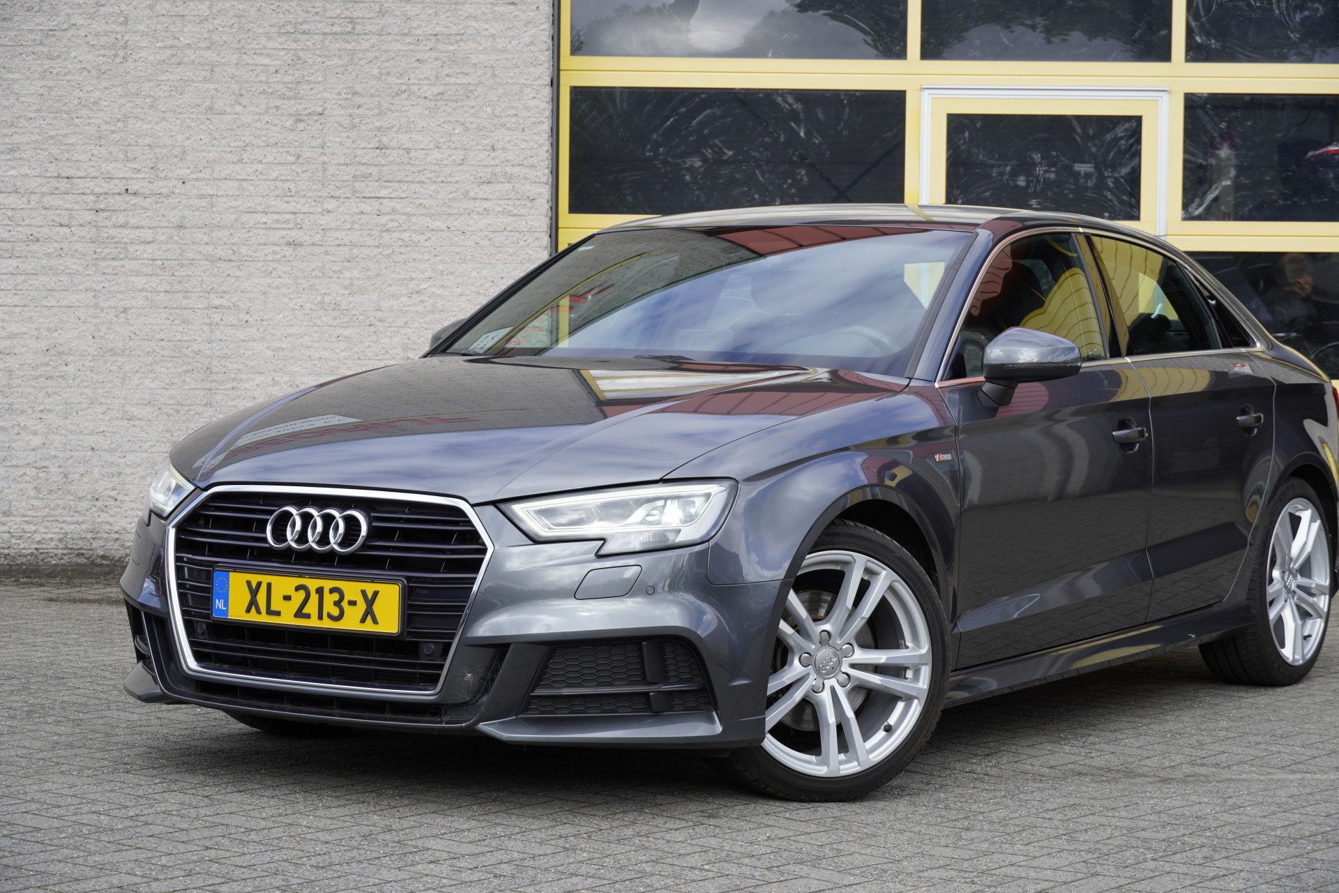 Audi A3 Limousine 40 TFSI 191PK! Automaat S-Line BJ2019 Lmv 18″ | Led | Pdc | Navi | Bang & Olufsen | Afneembare trekhaak | Sideskirts |