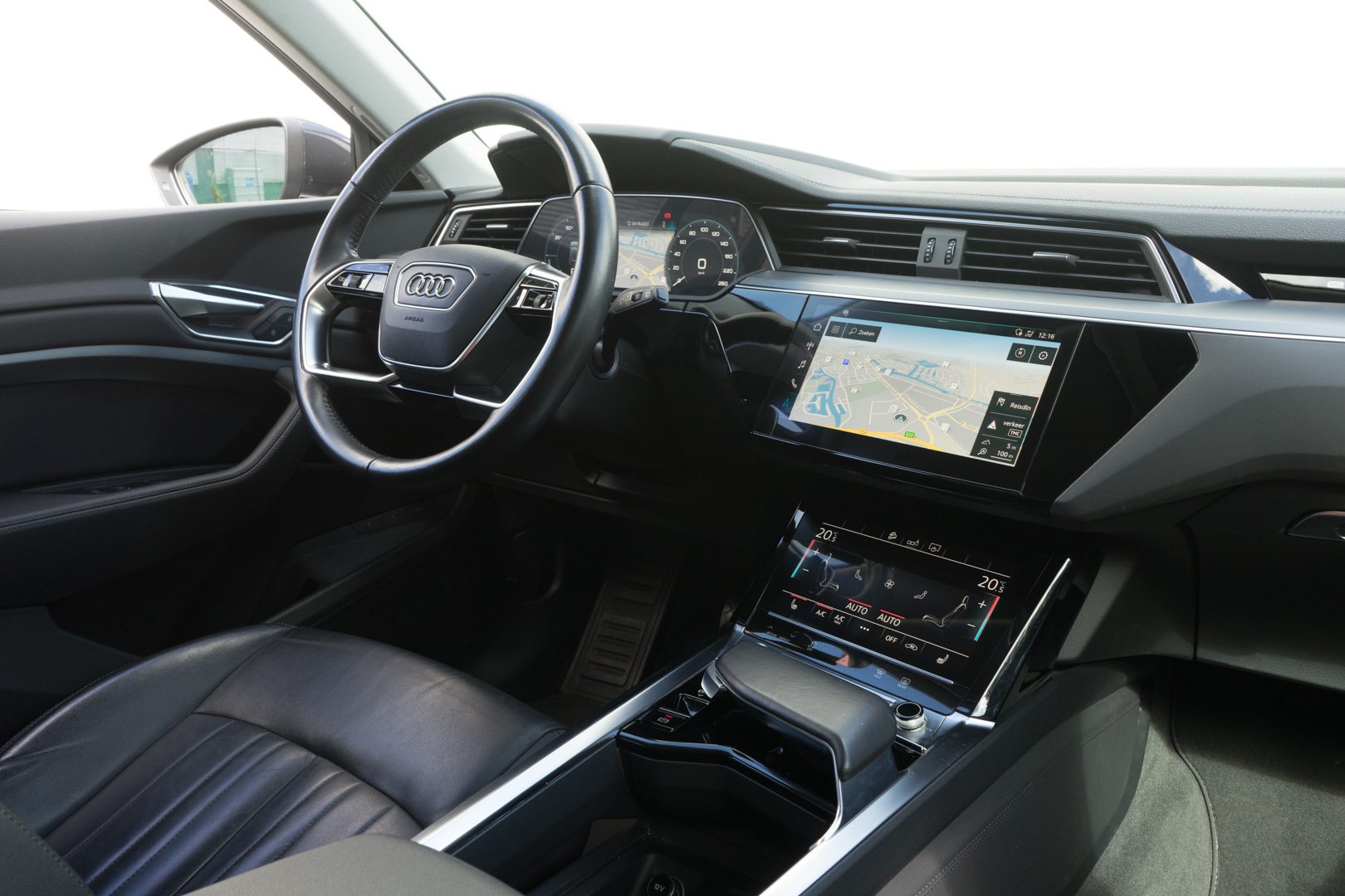 Audi e-tron e-tron 50 quattro Launch edition plus 71 kWh Panoramadak/ Leer/ Pdc/ Stoelverwarming/ Luchtvering/ Carplay/ Adapt. cruise