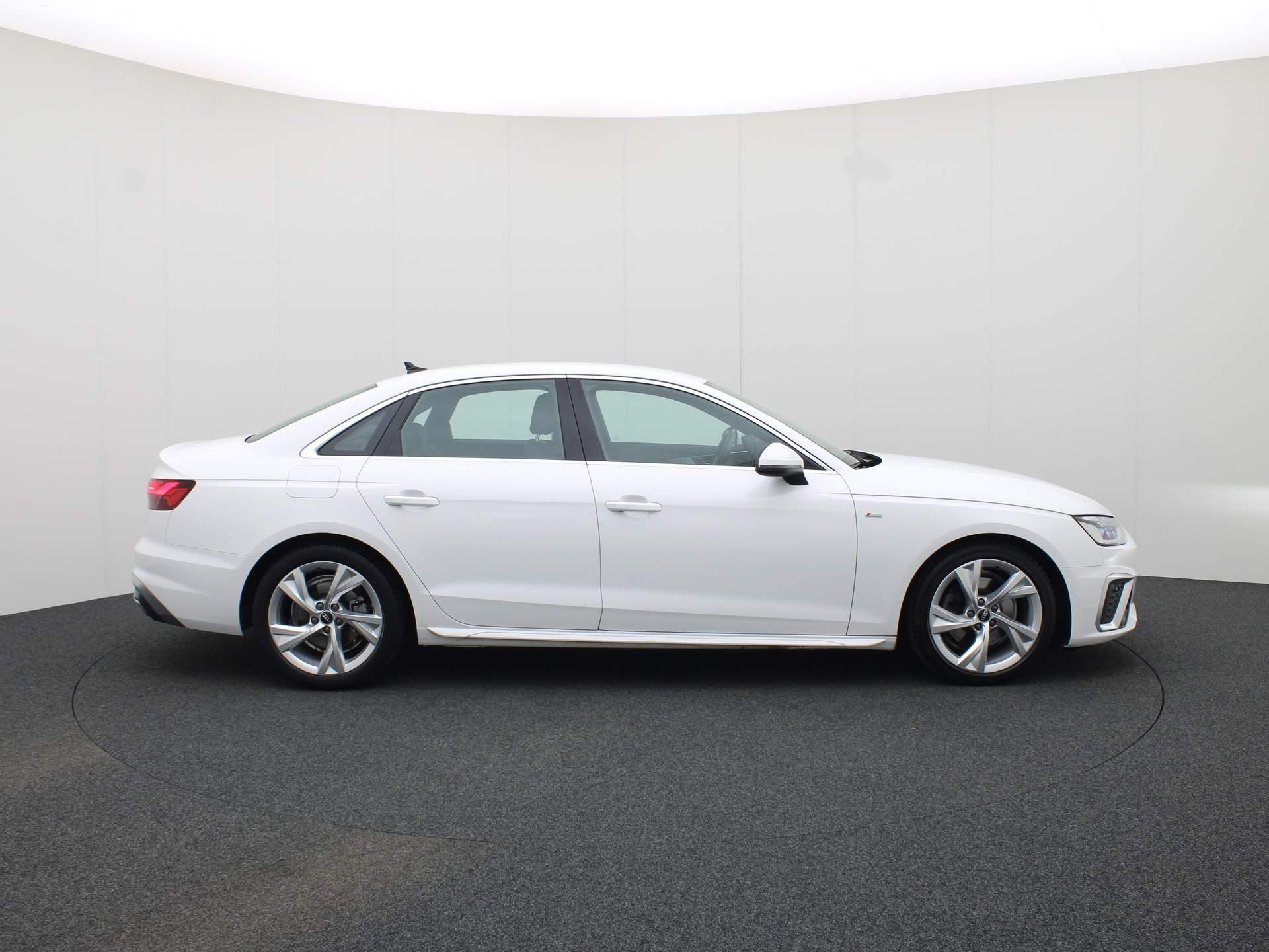 Audi A4 Limousine 35 TFSI/150PK S edition · Drive select · Leder/stof · Parkeersensoren · Garantie tot 05-01-2025 of 100000km