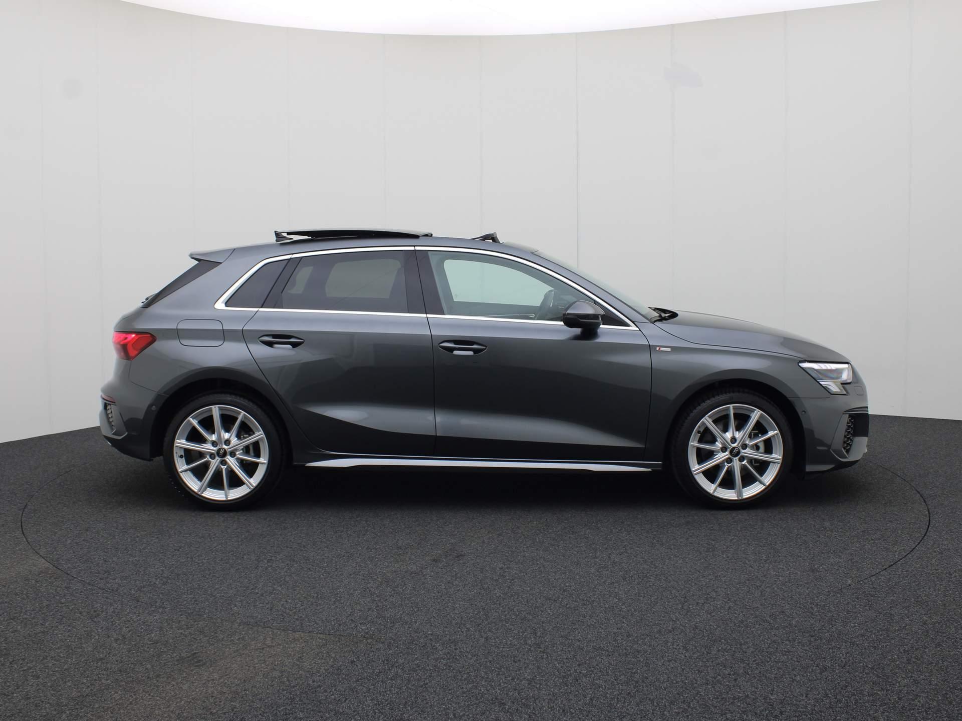 Audi A3 Sportback 40 TFSIe 150kW/204PK S Line · Leder · Navigatie · Drive select · 12-12-2028 of 100000km