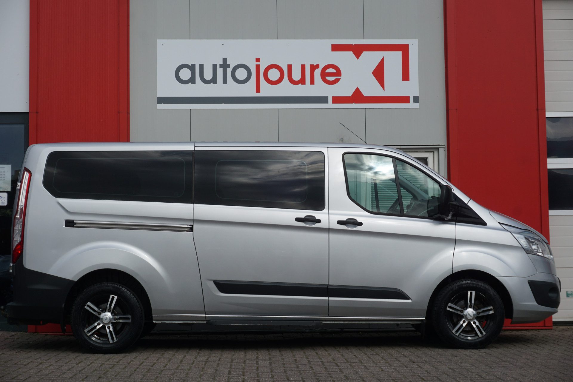 Ford Transit Custom 300 2.2 TDCI L2H1 Trend | 9-Persoons | Airco | Cruise | Trekhaak |