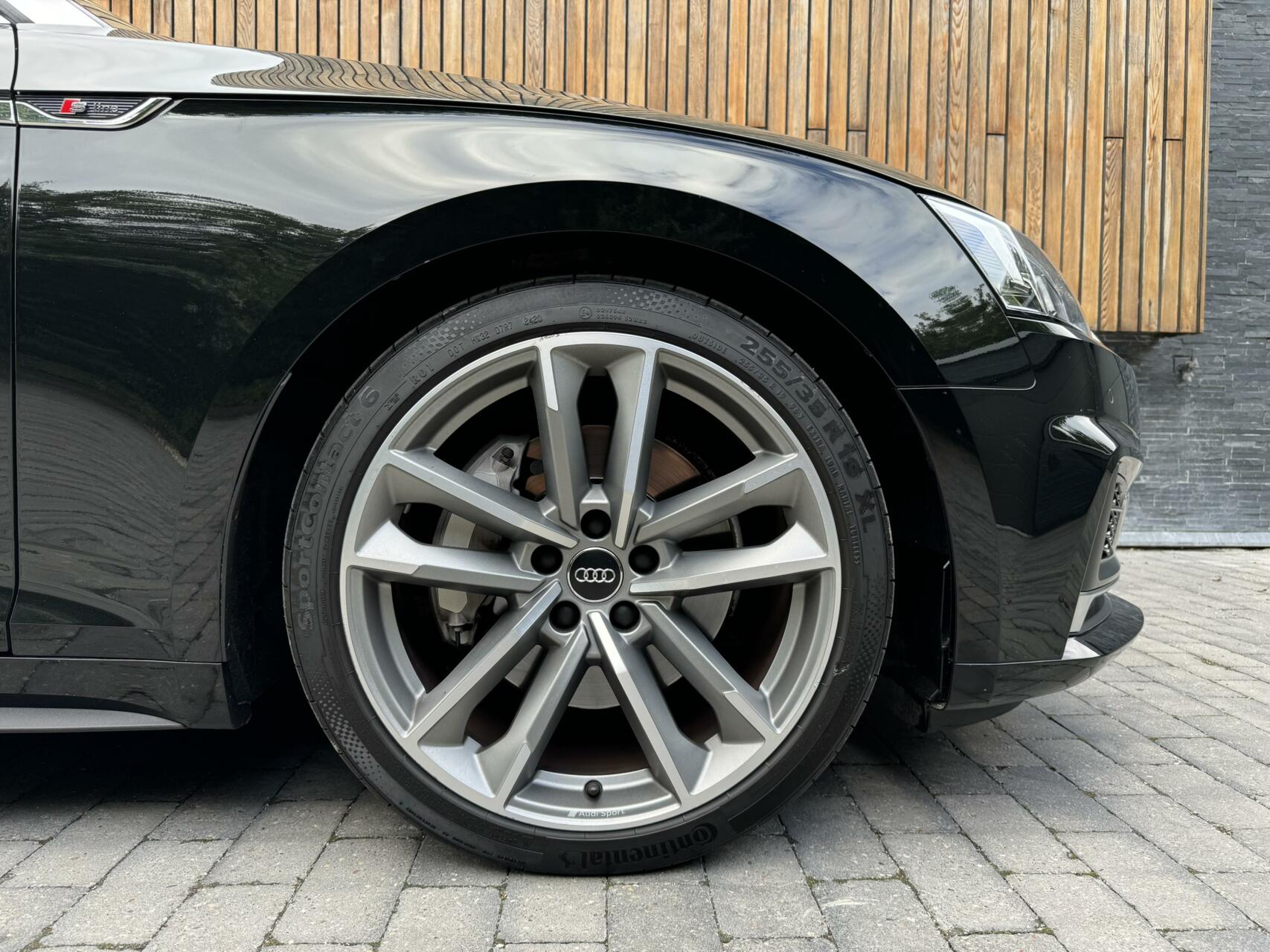 Audi A5 Cabriolet 45 TFSI quattro S Line Automaat | Digitaal dashboard | Stoel en nekverwarming | Winscherm | LED verlichting | 19 inch velgen | Lederen bekleding | Achteruitrijcamera | Parkeersensoren voor en achter