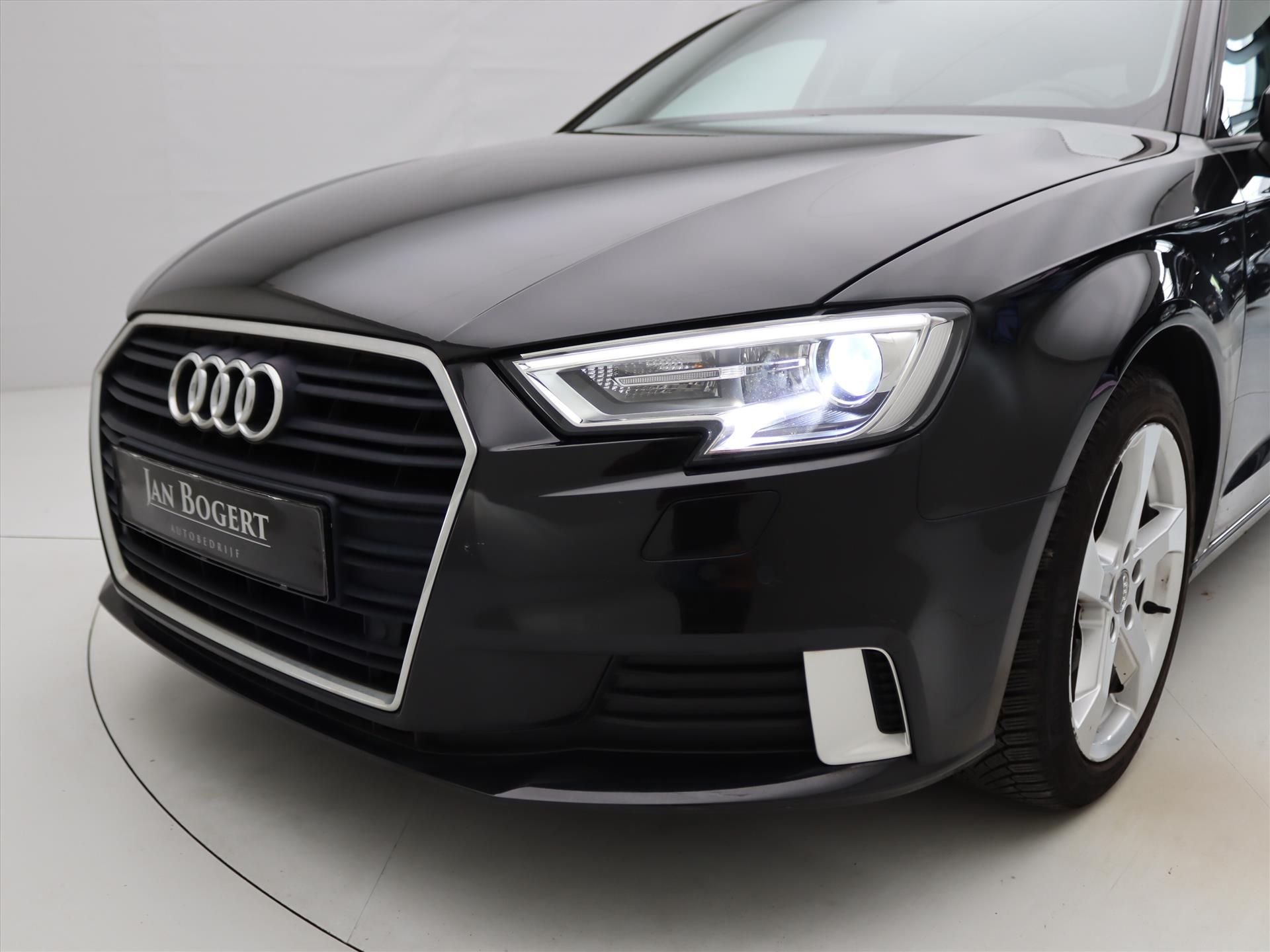 Audi A3 Sportback 1.5 TFSI 150pk 6-Bak Ultra Sport Edition [ XENON+LEDER+NAVI+CLIMATE+STOELVERWARMING ]