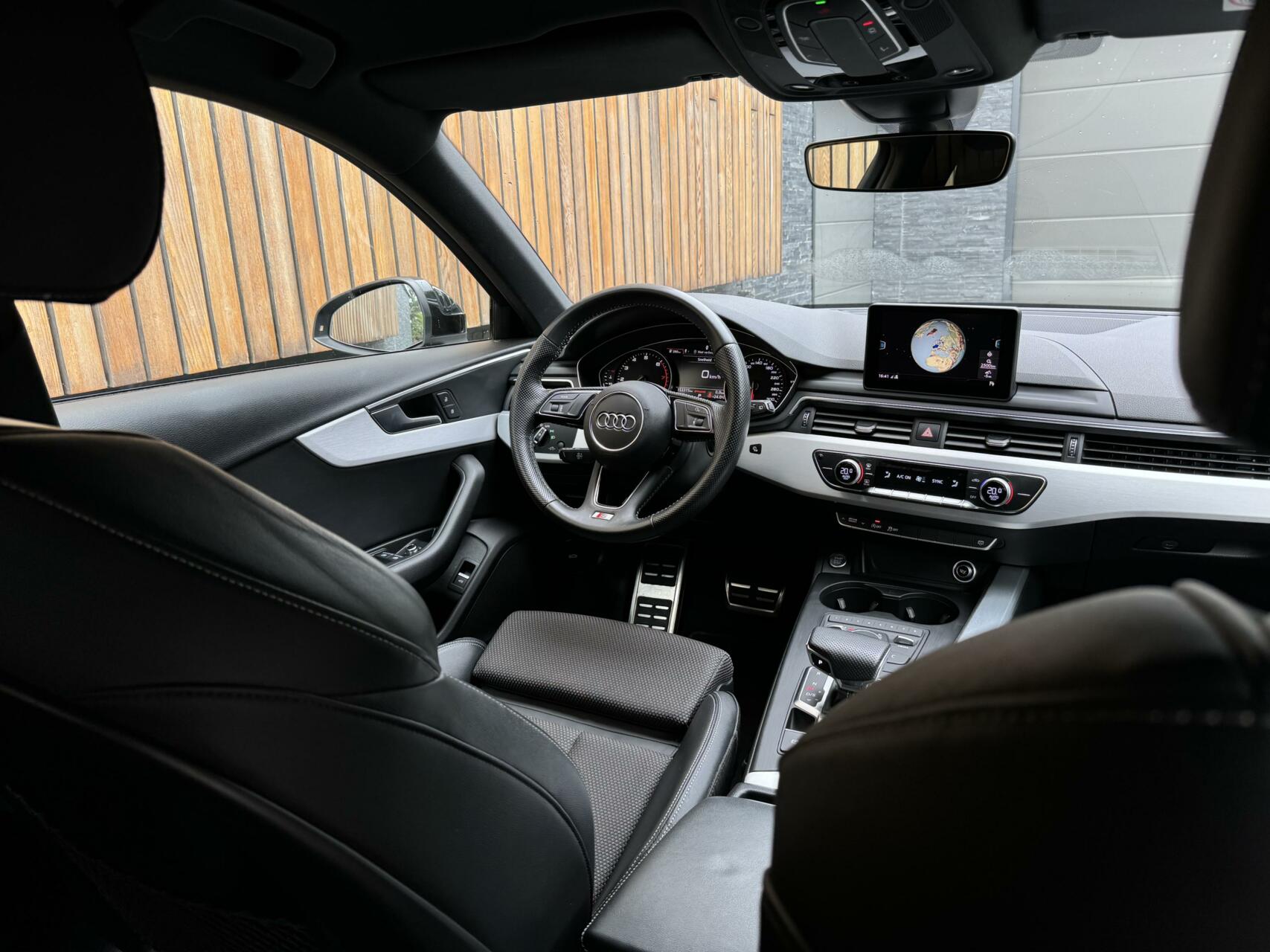 Audi A4 Avant 35 TFSI S line Automaat | Navigatie | Climate Control | Cruise Control | Parkeersensoren achter | Trekhaak | Privacy Glass