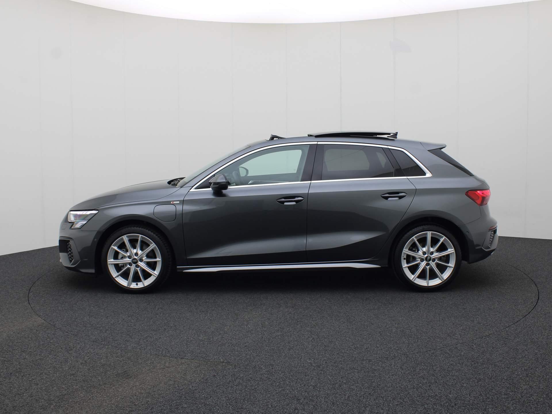 Audi A3 Sportback 40 TFSIe 150kW/204PK S Line · Leder · Navigatie · Drive select · 12-12-2028 of 100000km