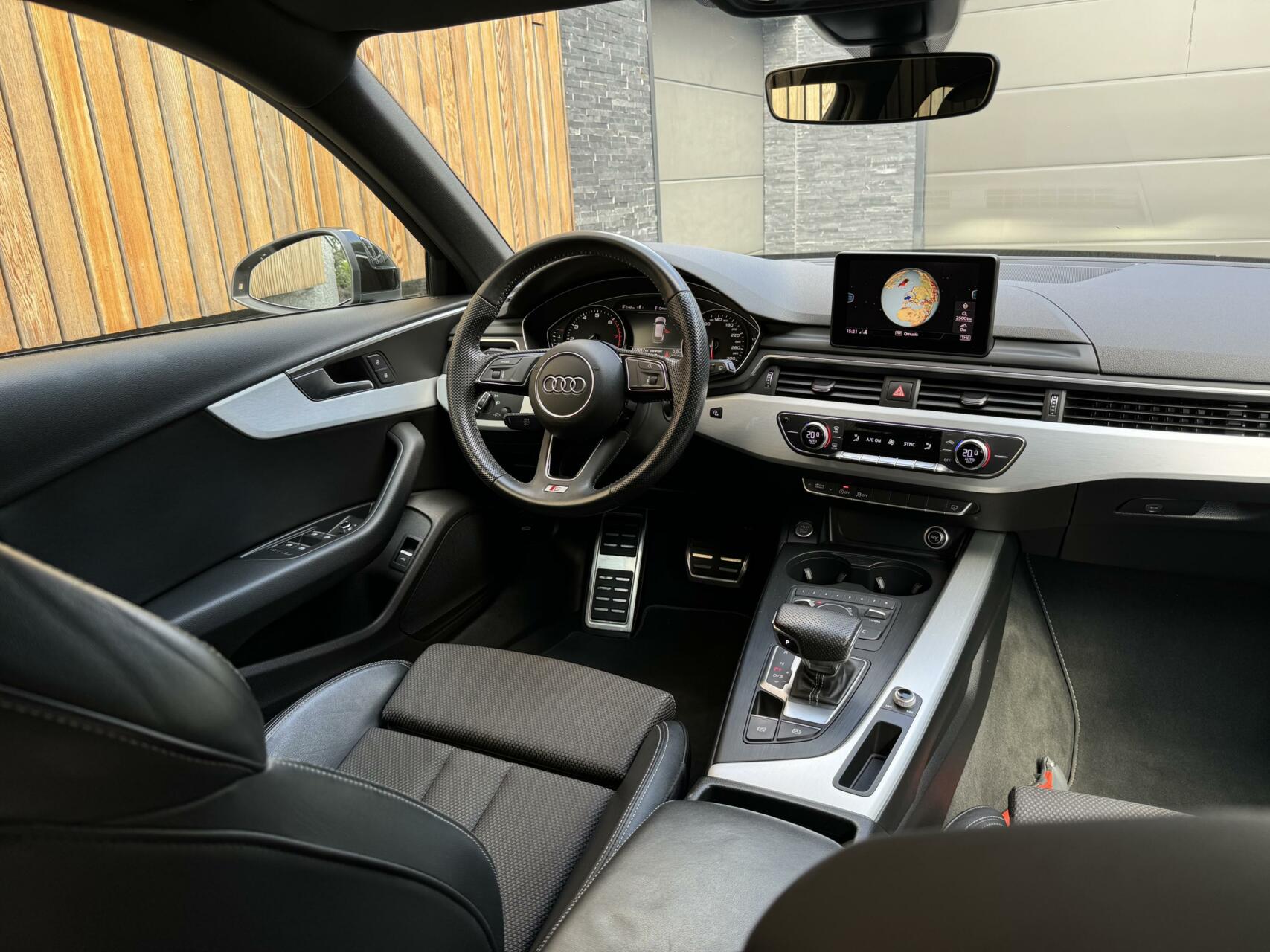 Audi A4 Avant 35 TFSI S line Automaat | Navigatie | Climate Control | Cruise Control | Parkeersensoren achter | Privacy Glass