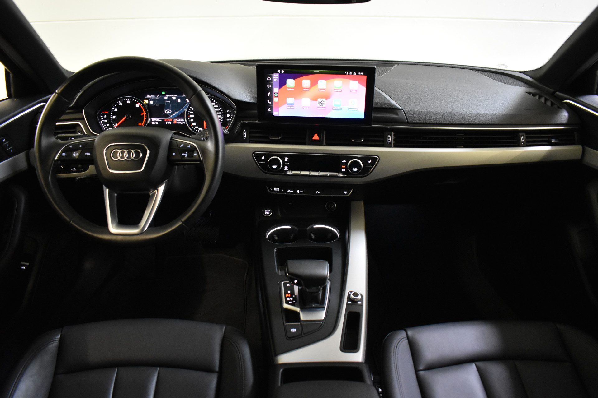 Audi A4 Avant 40 TFSI 190PK S-TRONIC BUSINESS SPORT LEDER/NAVI/LED