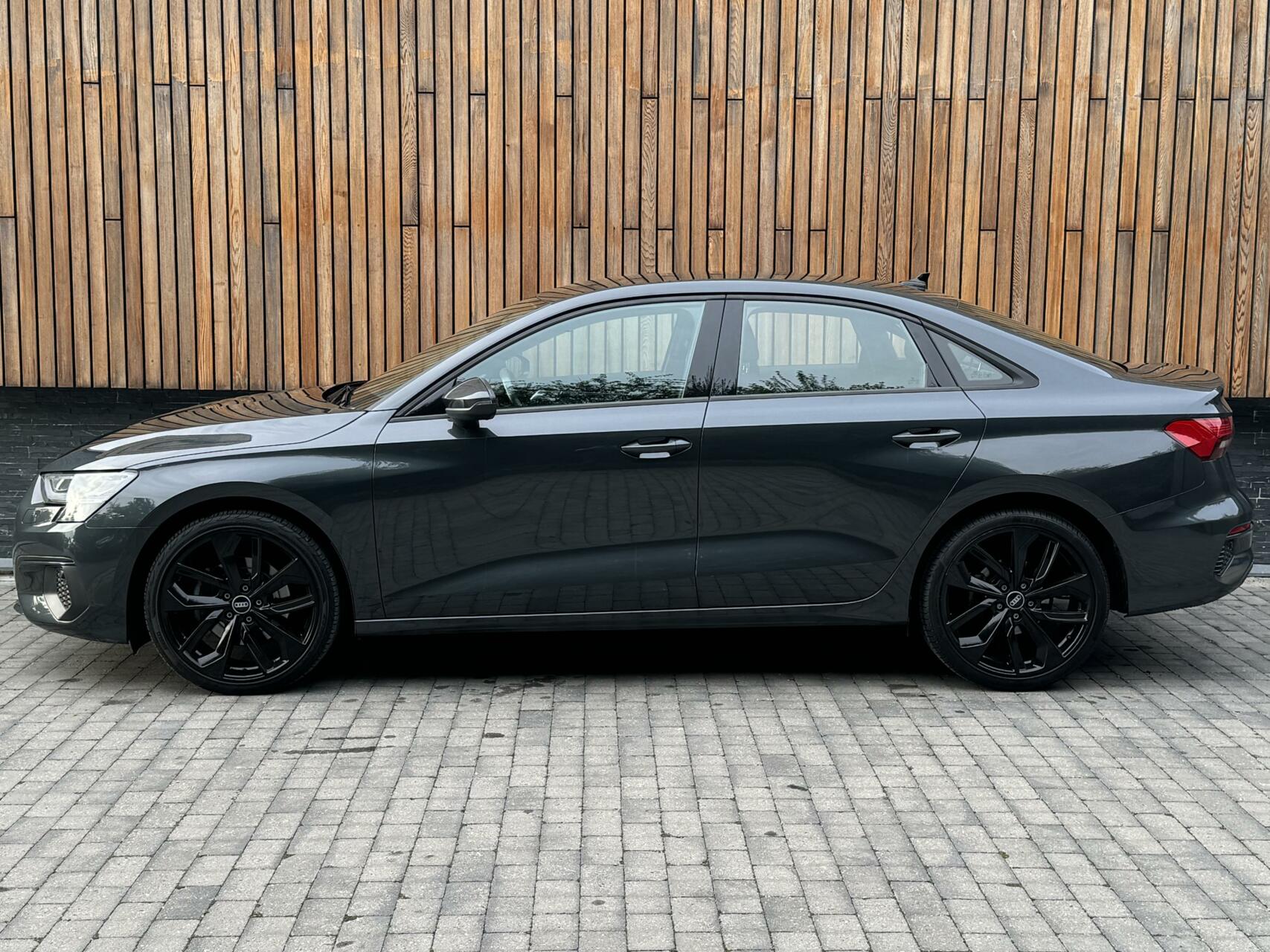 Audi A3 Limousine 35 TFSI Pro Line Automaat | Apple CarPlay | Climate Control | Cruise Control | Lane Assist | LED | DAB | Parkeersensoren achter