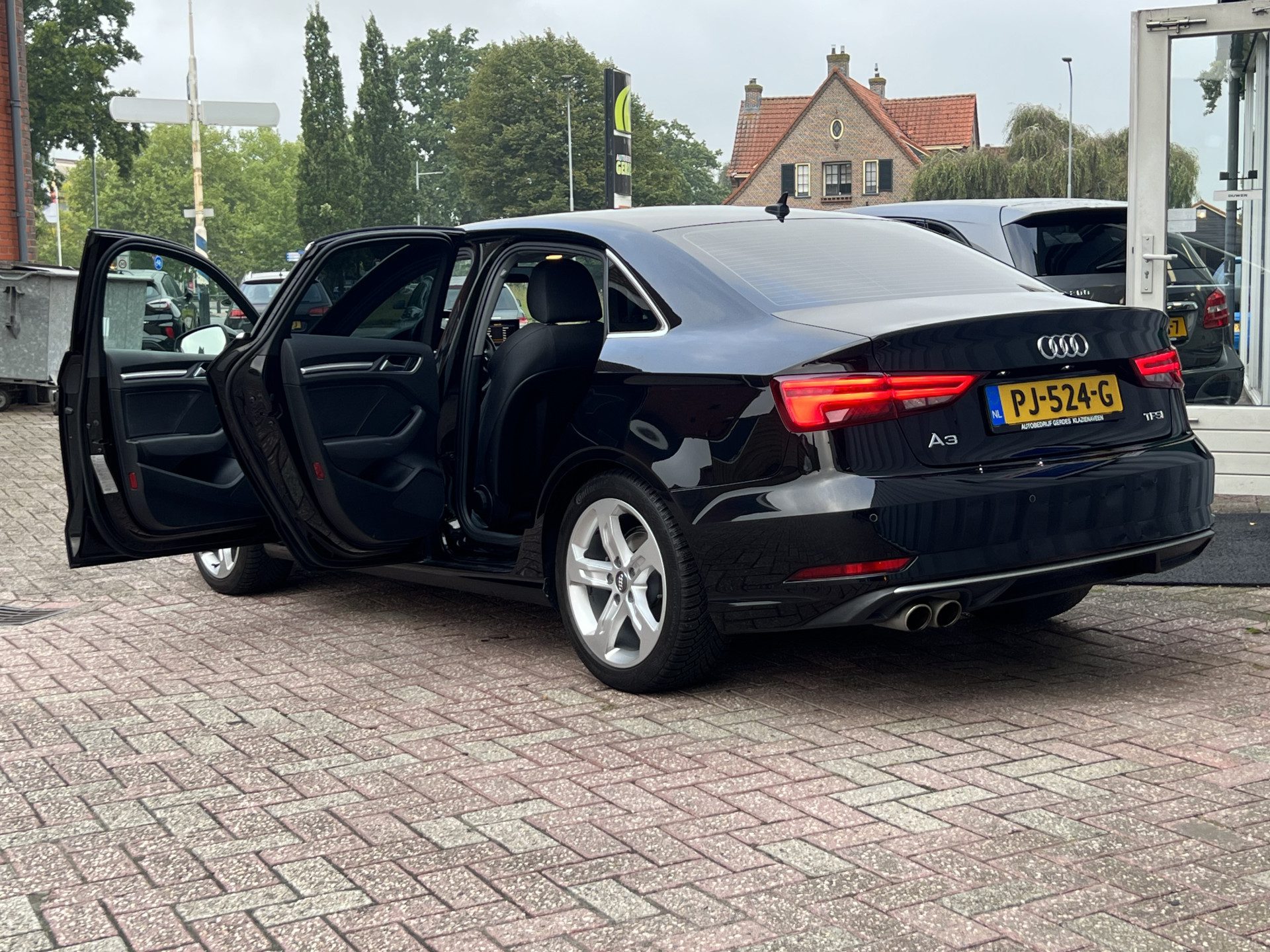 Audi A3 Limousine 1.5 TFSI Sport Edition | NAVIGATIE | ALL SEASON BANDEN | BOVAG GARANTIE |