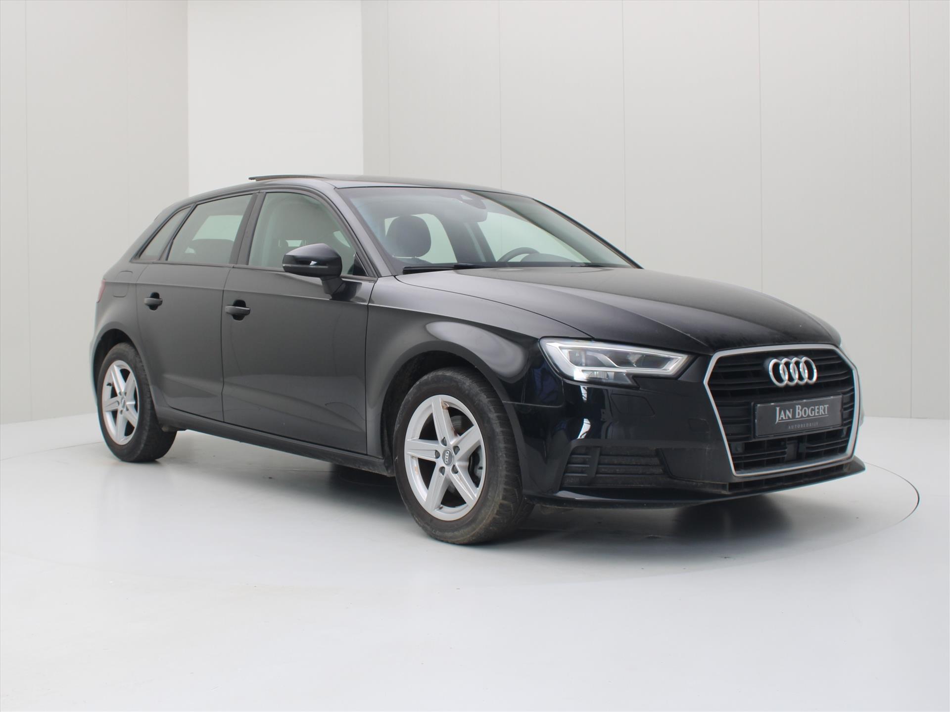 Audi A3 Sportback 1.0 TFSI 116pk 6-Bak Business Plus [ PANO+LED+LEDER+NAVI+CRUISE+CLIMATE+PDC ]