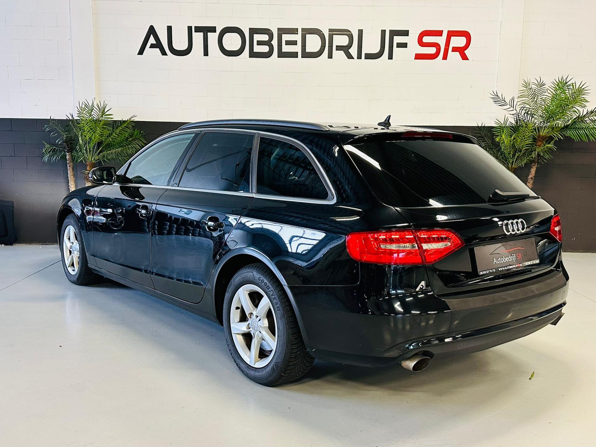 Audi A4 Avant 1.8 TFSI Business Automaat! Navigatie! Trekhaak! Dealer Onderhouden!